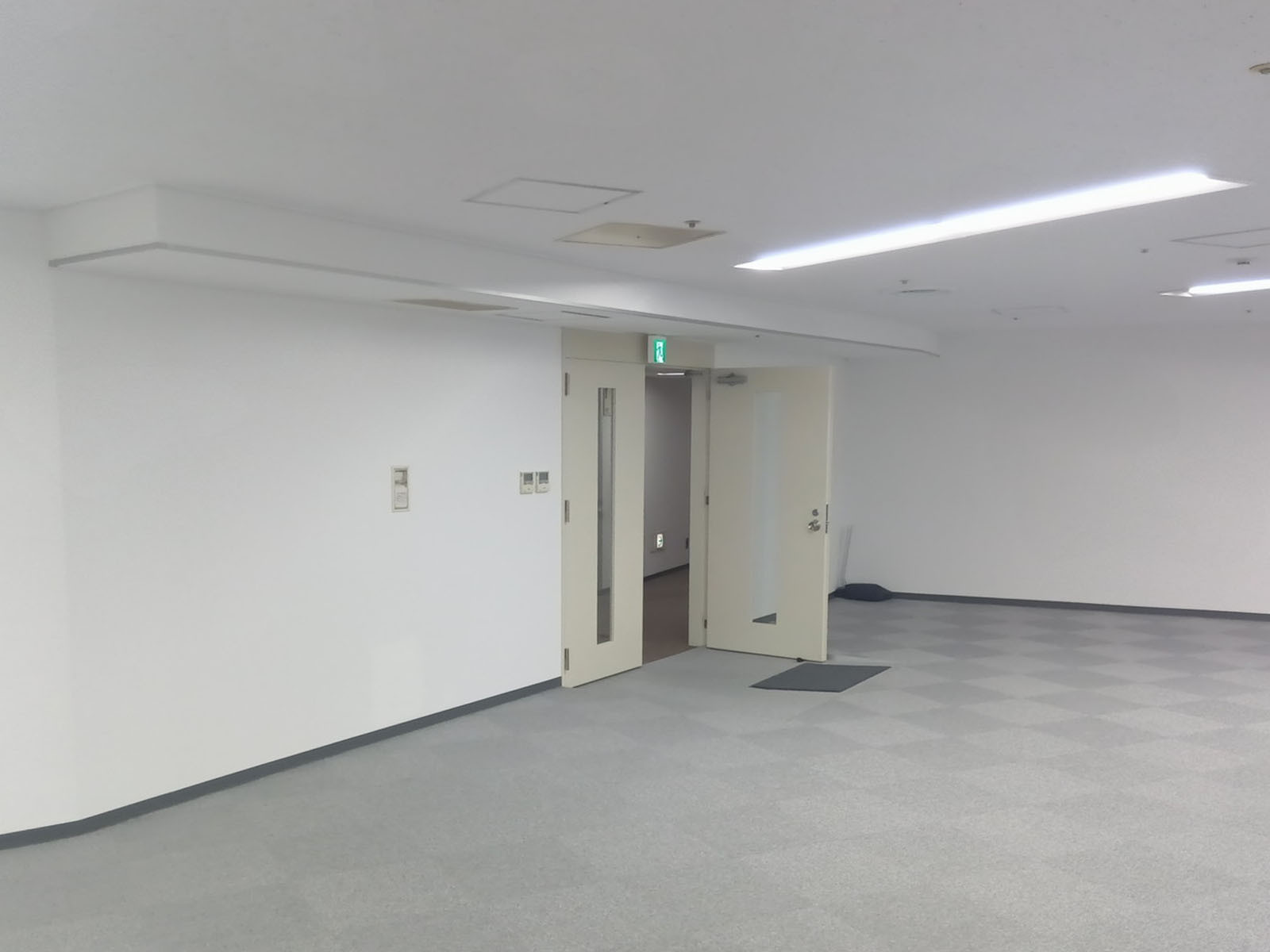 貸室出入り口