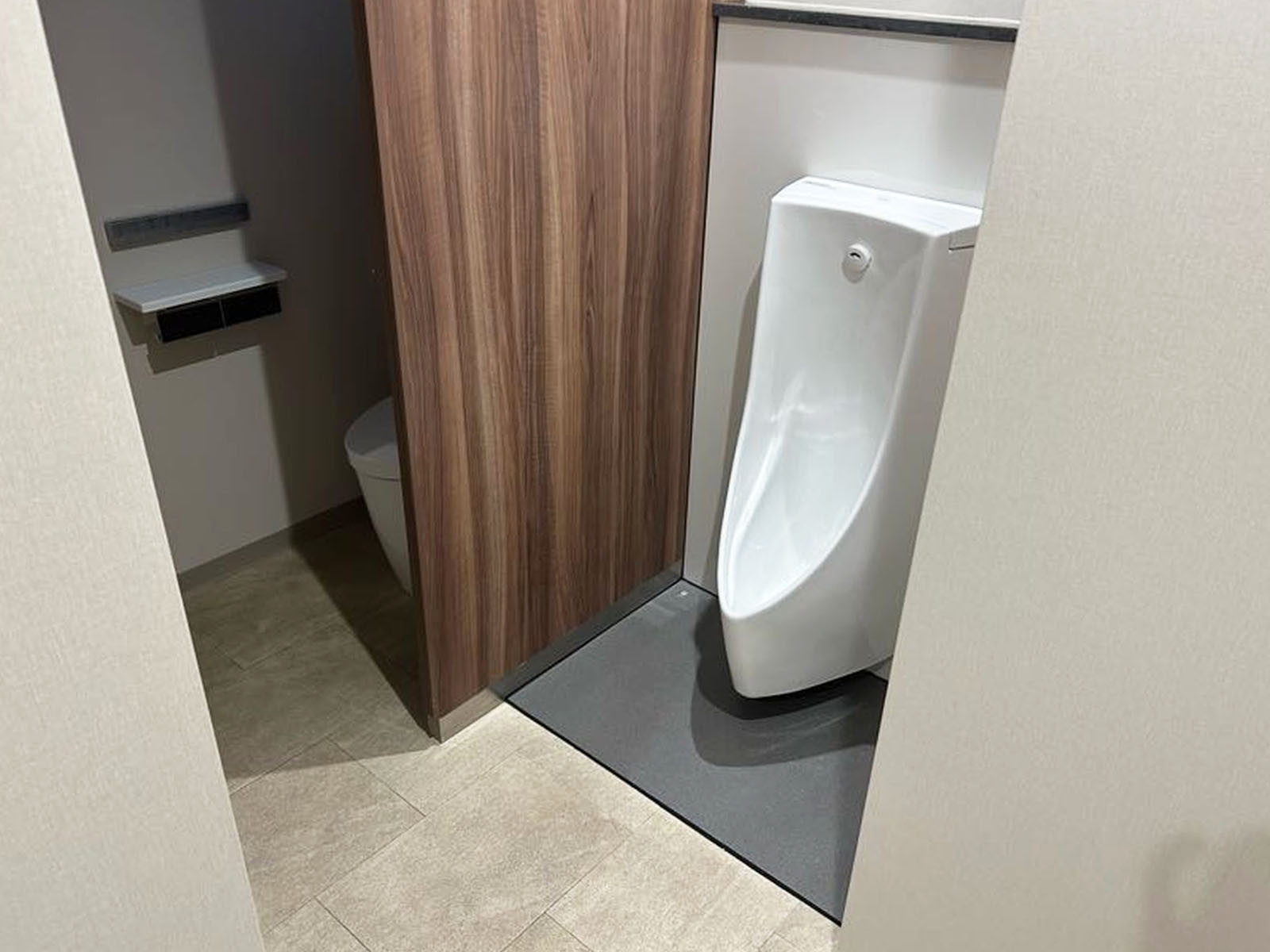 男性用トイレ全体の様子