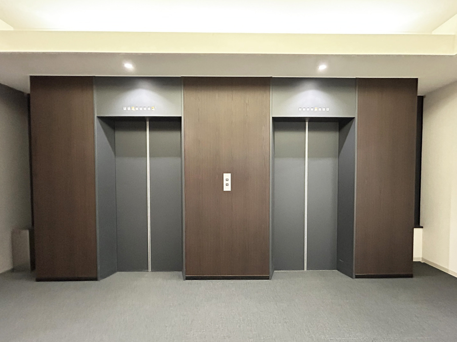 エレベーター(2基)