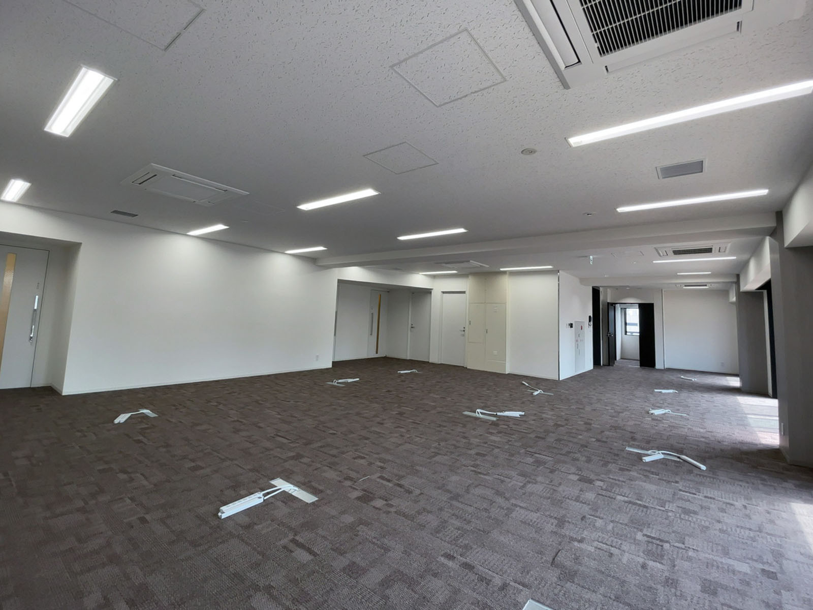 オフィス室内参考画像(9階・約45坪)