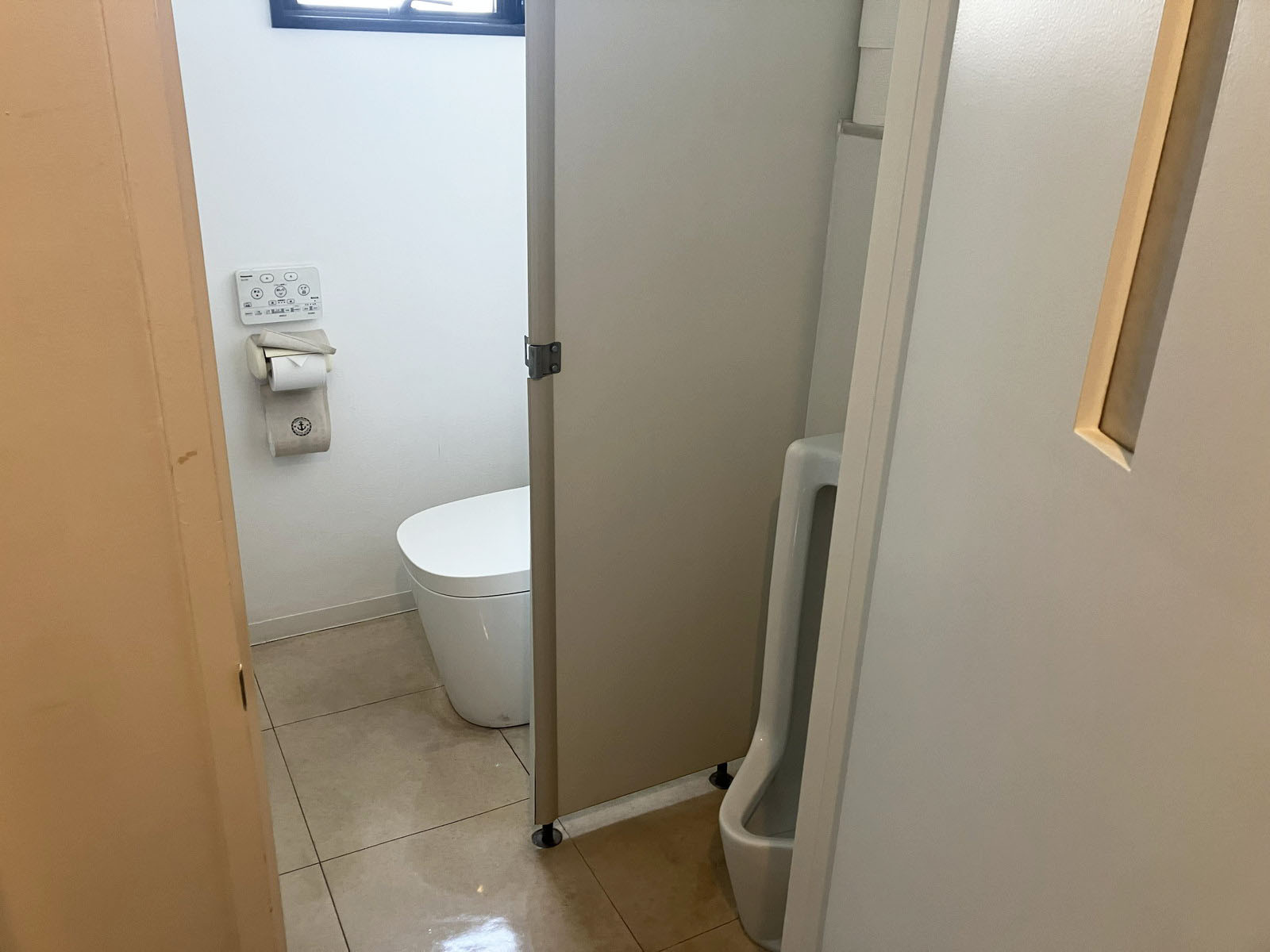 男性用トイレ全体の様子