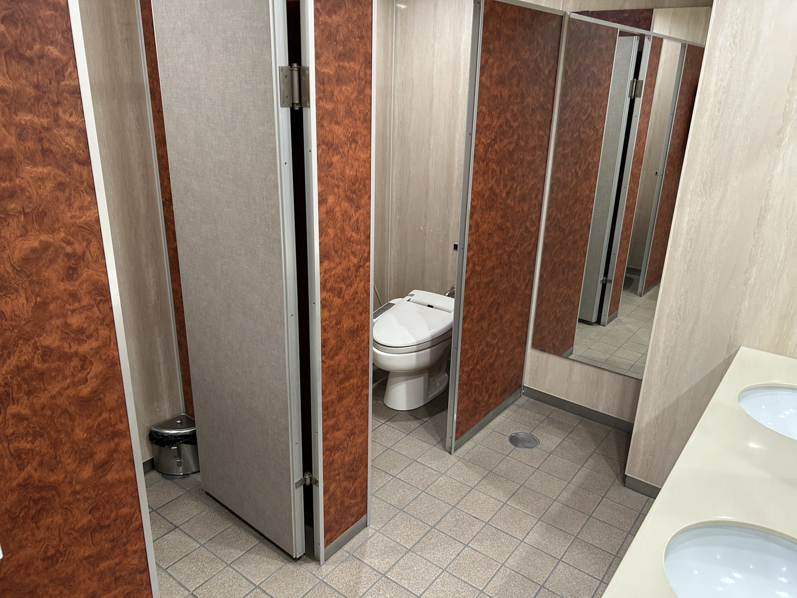 女性用トイレ全体の様子
