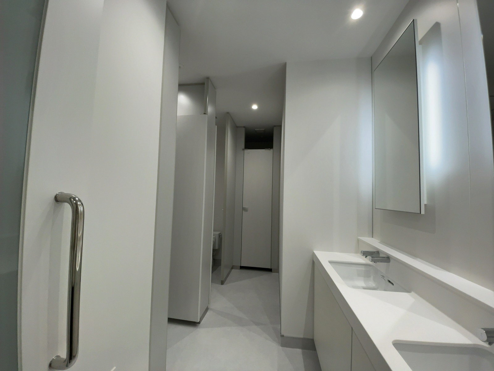 女性用トイレ全体の様子(個室2室)