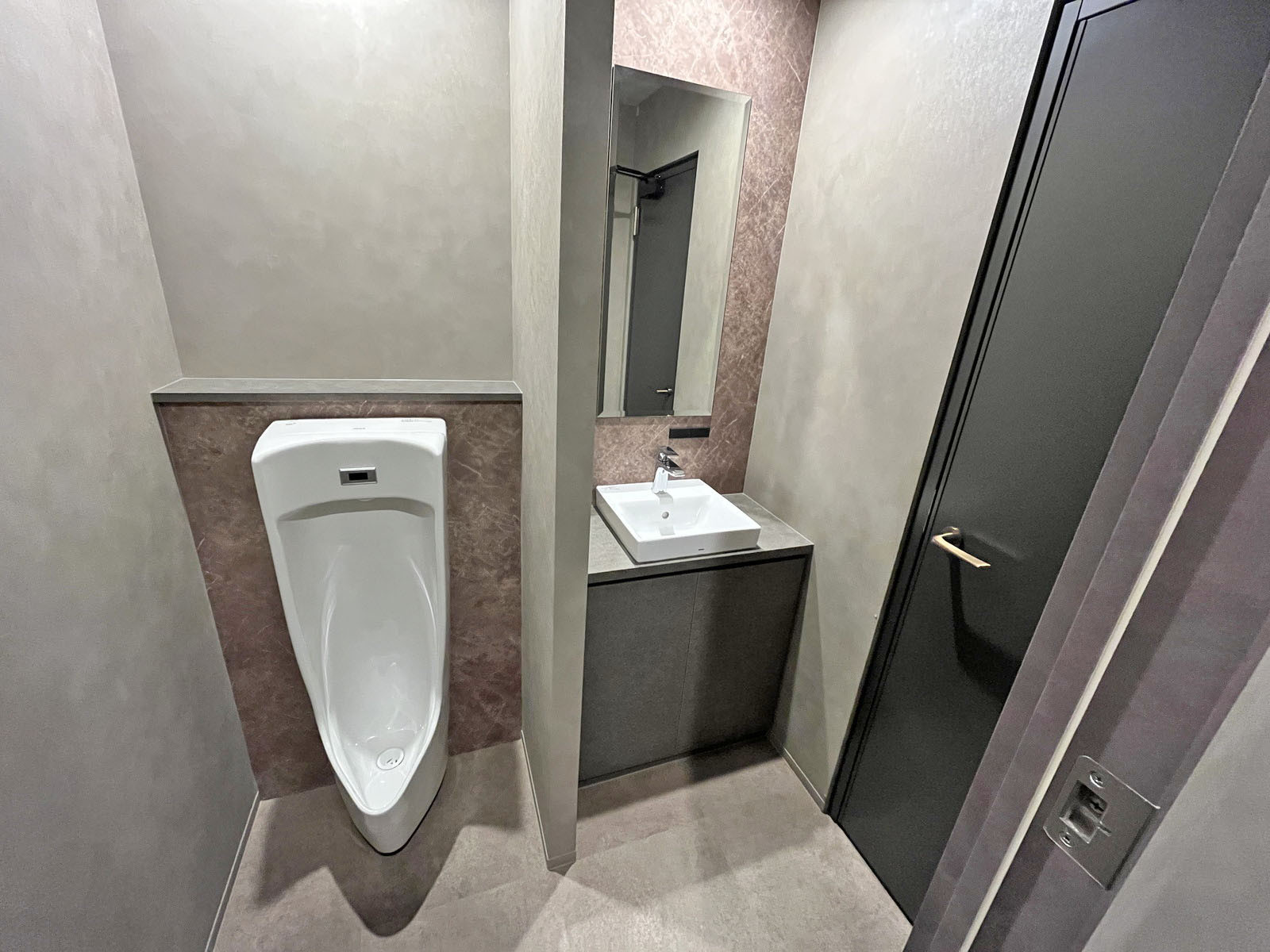 男性用トイレ全体の様子