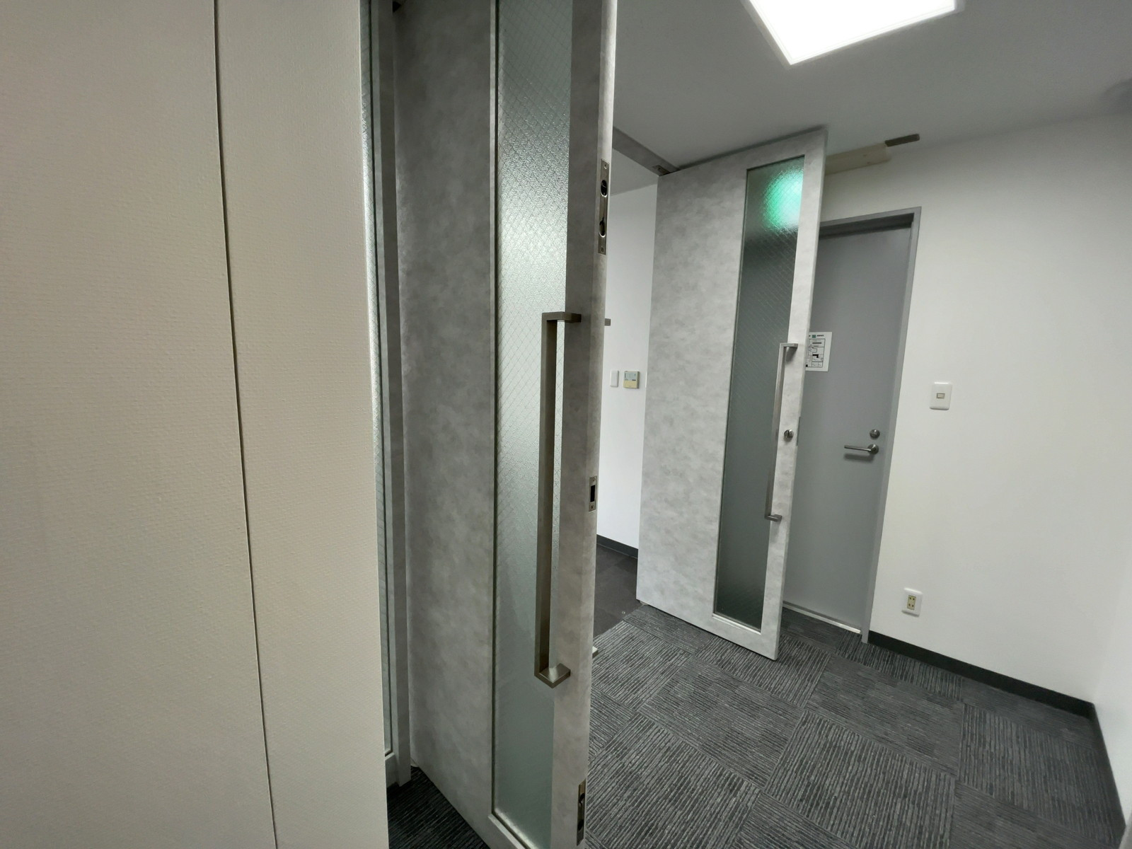 貸室出入り口