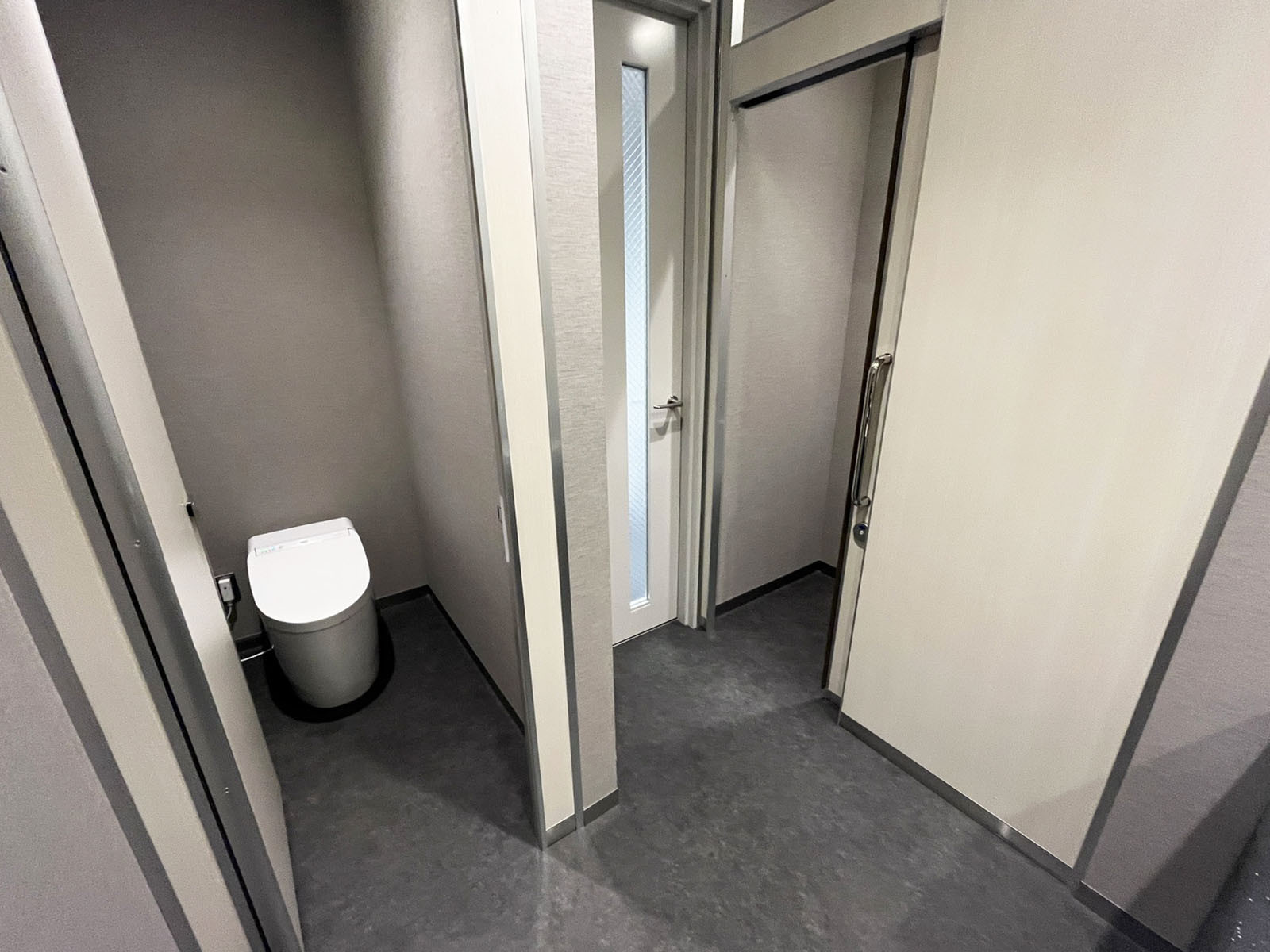 女性用トイレ全体の様子(個室2室)