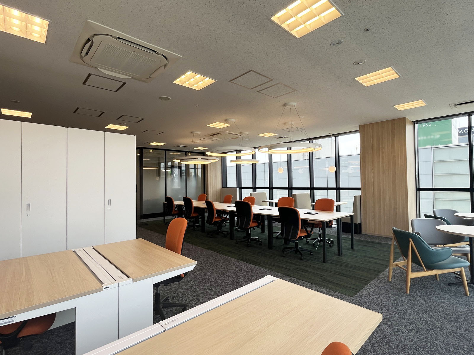 奥側から見た室内(9階・約51坪)