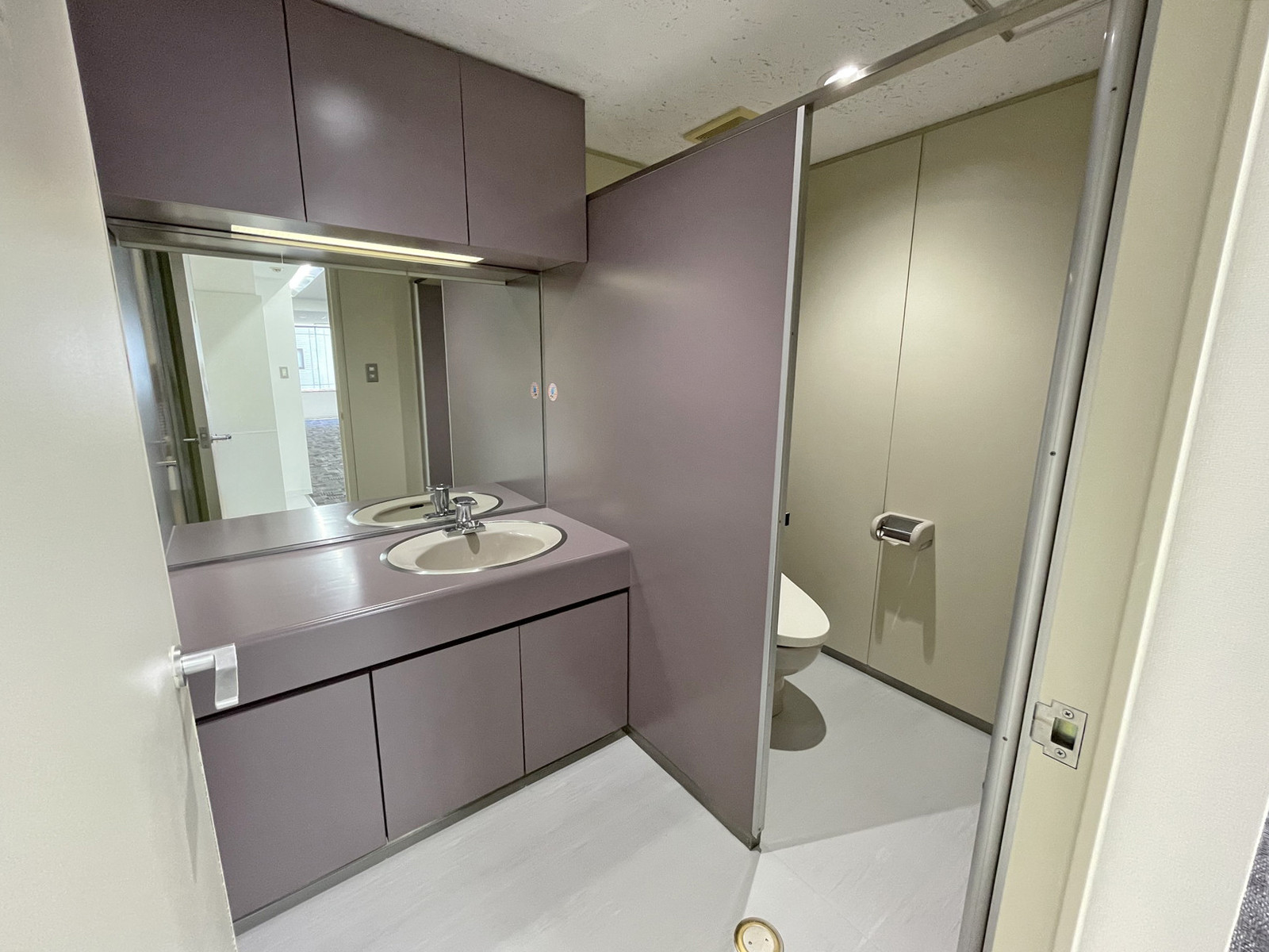女性用トイレ全体の様子(個室1室)