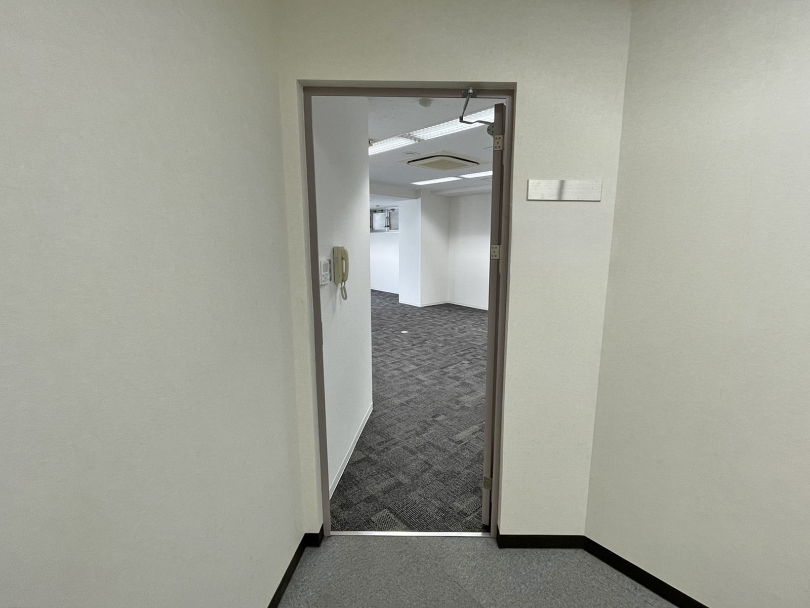 貸室出入口