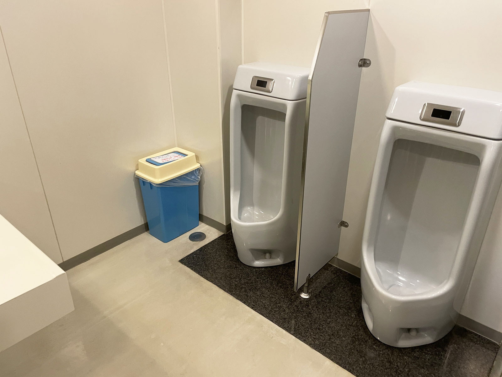 男性用トイレ