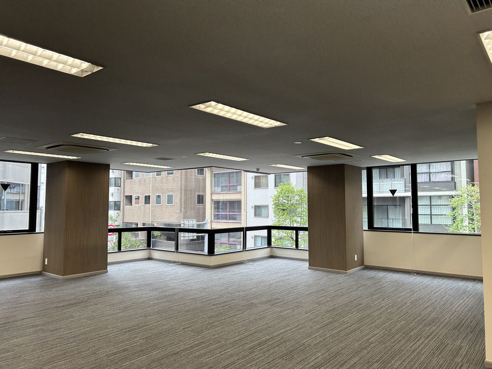 オフィス室内参考画像