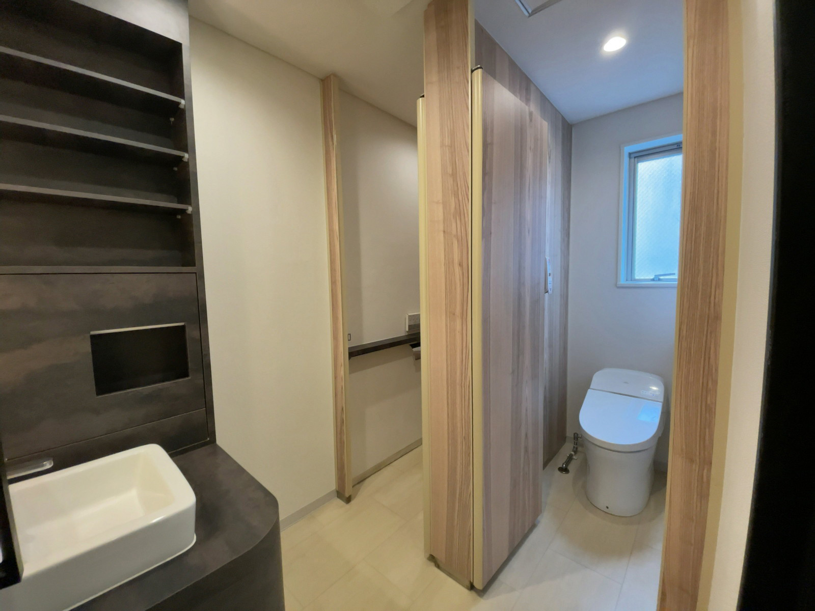 女性用トイレ全体の様子(個室2室)