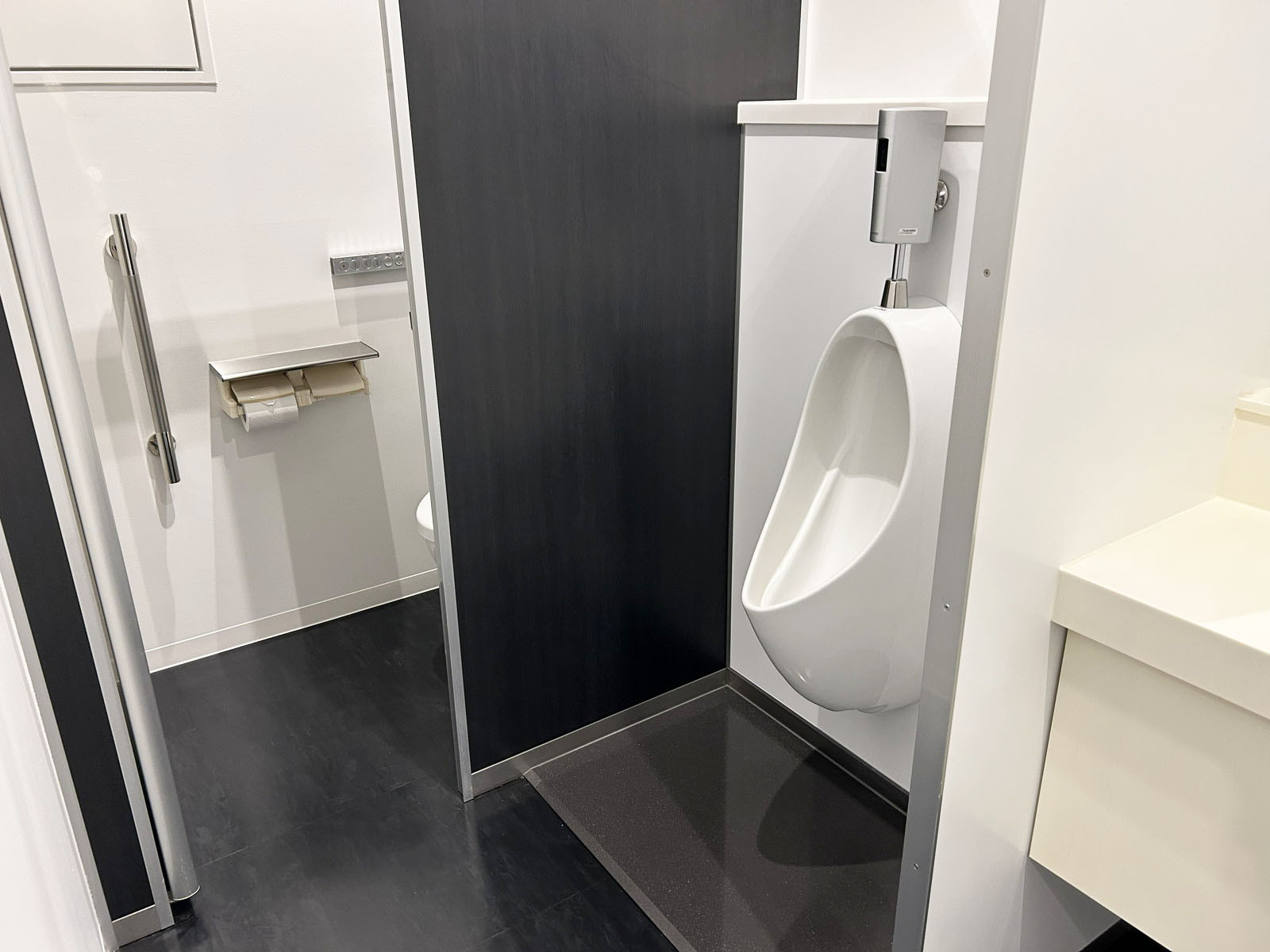 男性用トイレ