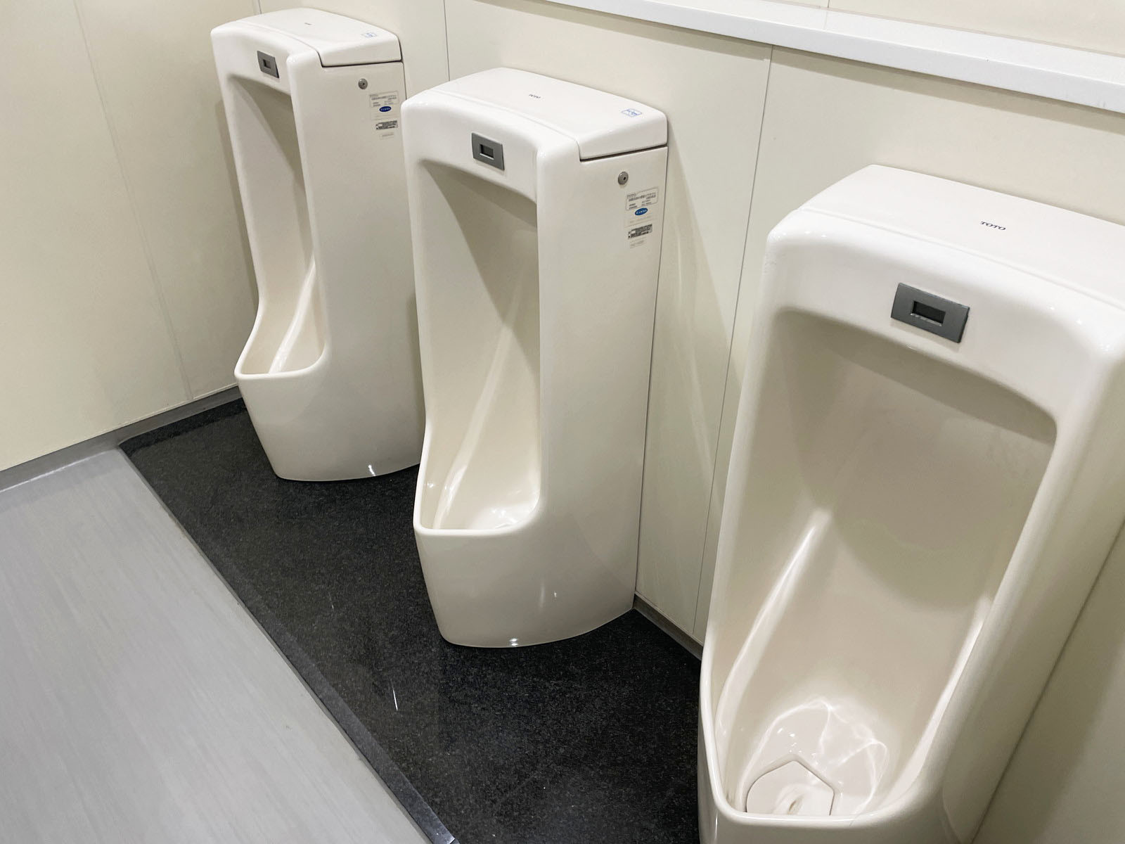 男性用トイレ