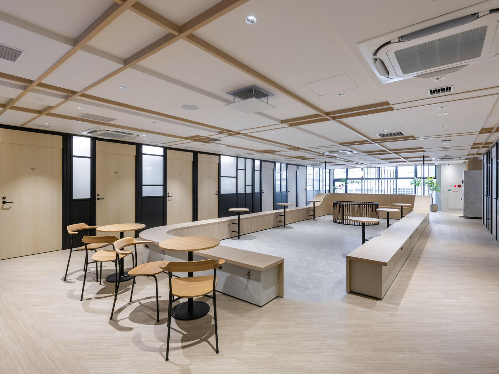 室内1