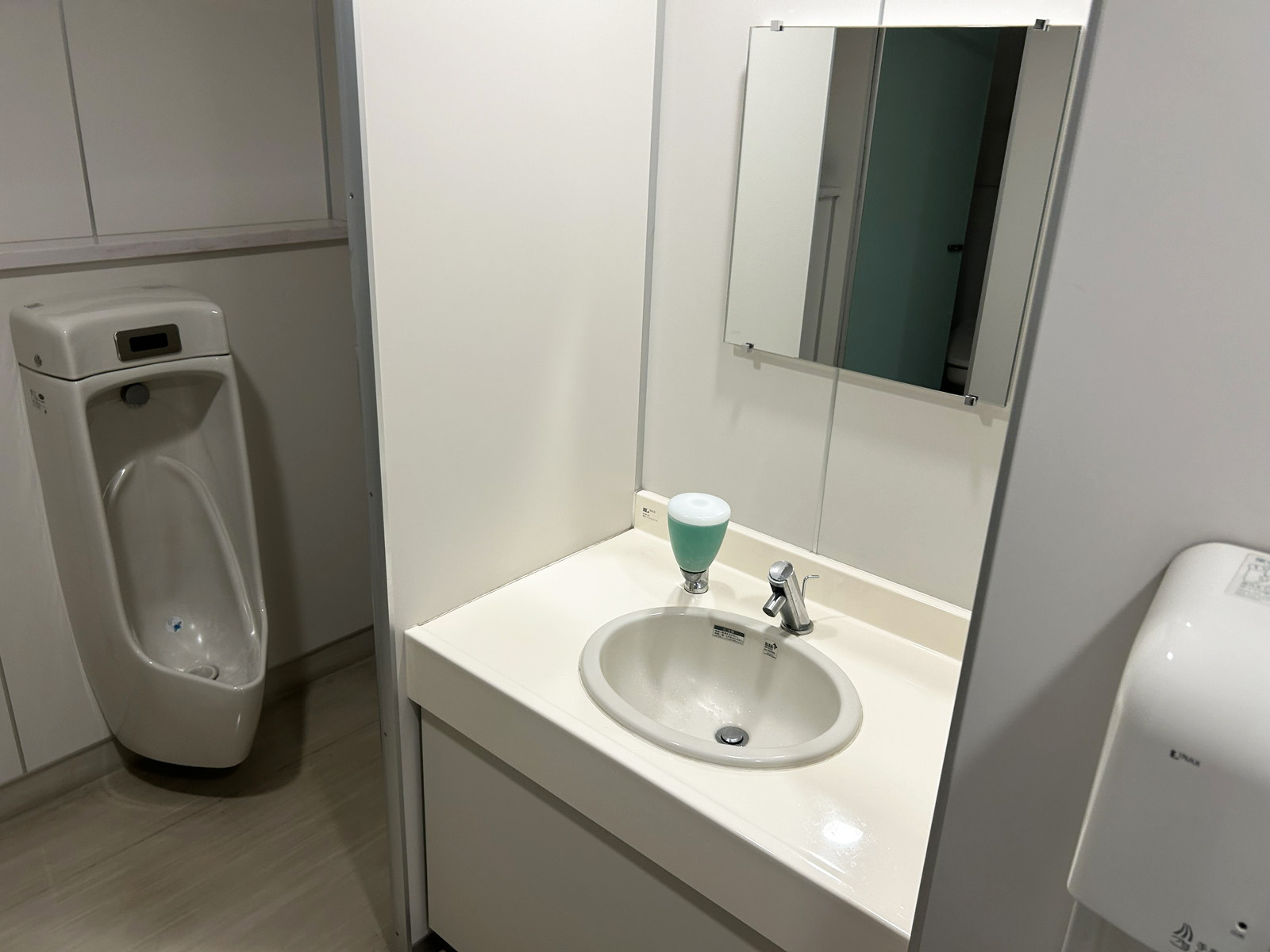 男性用トイレ全体の様子