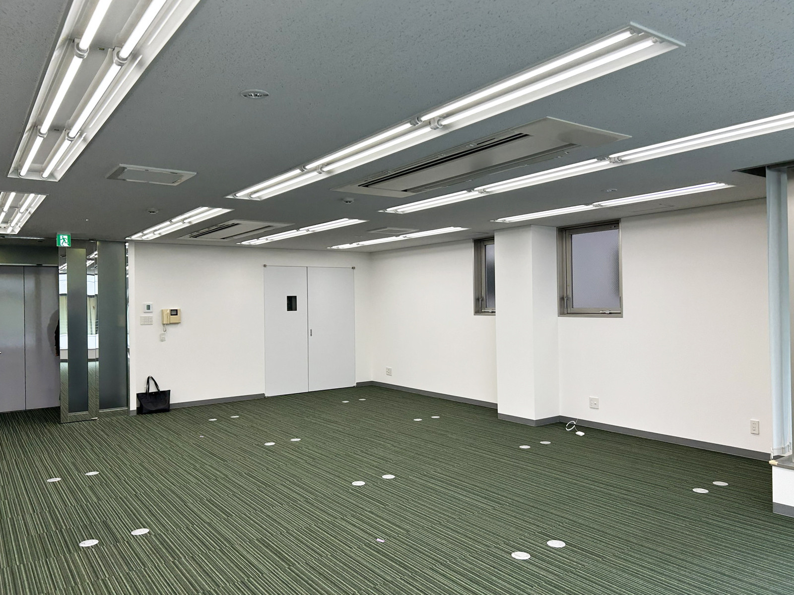 オフィス室内参考画像