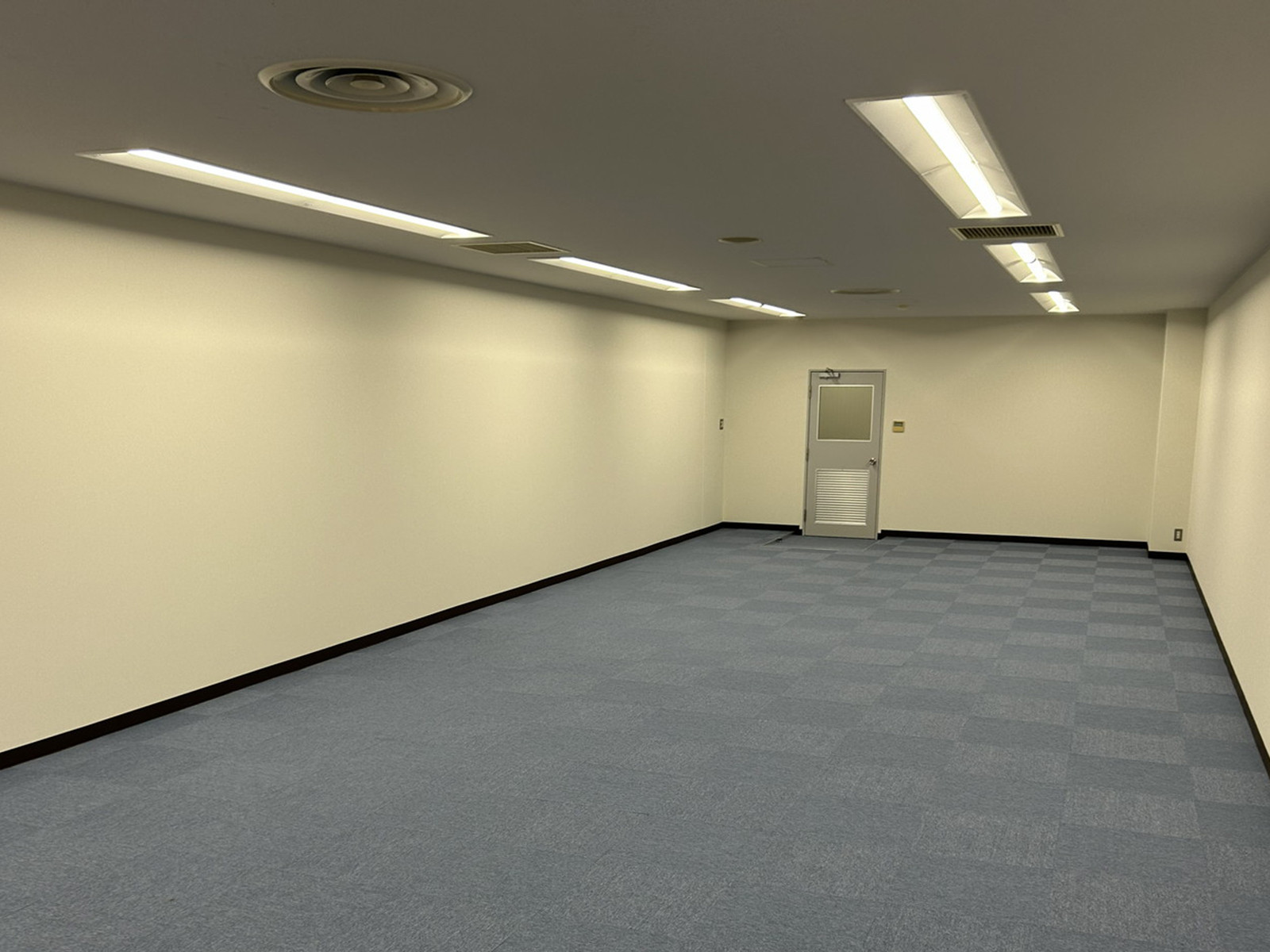 オフィス室内参考画像