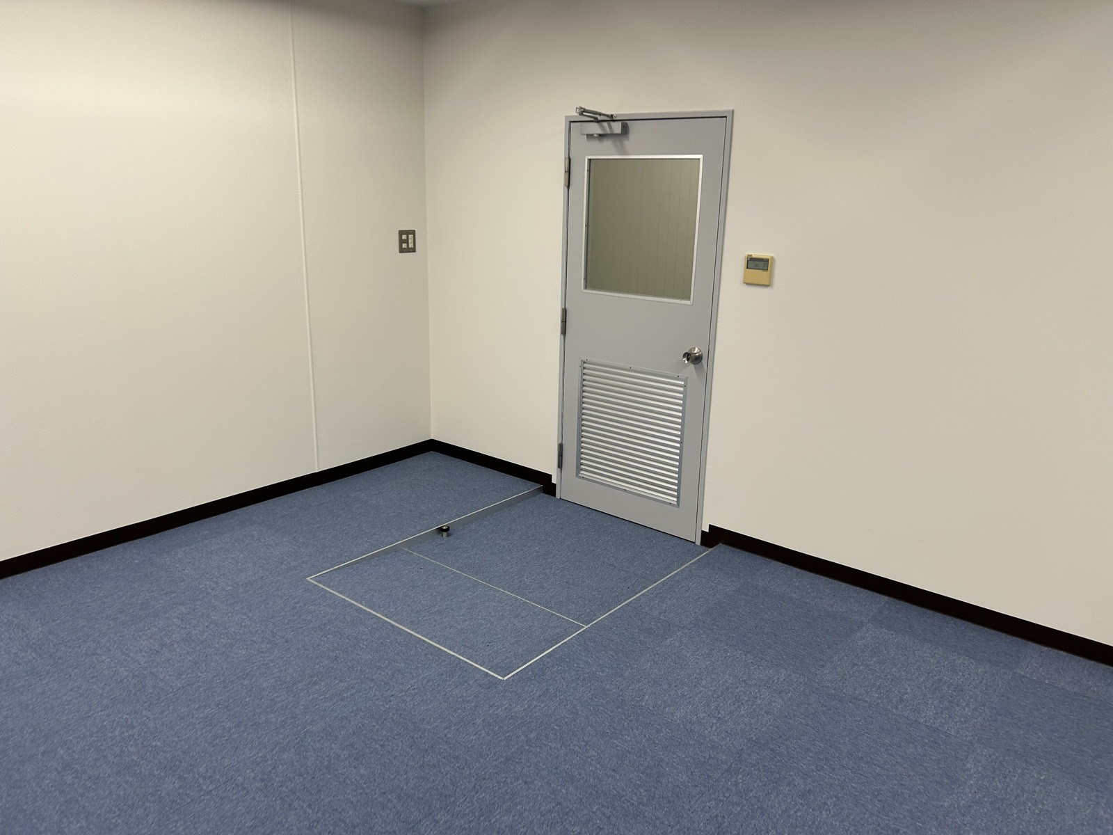 貸室出入り口