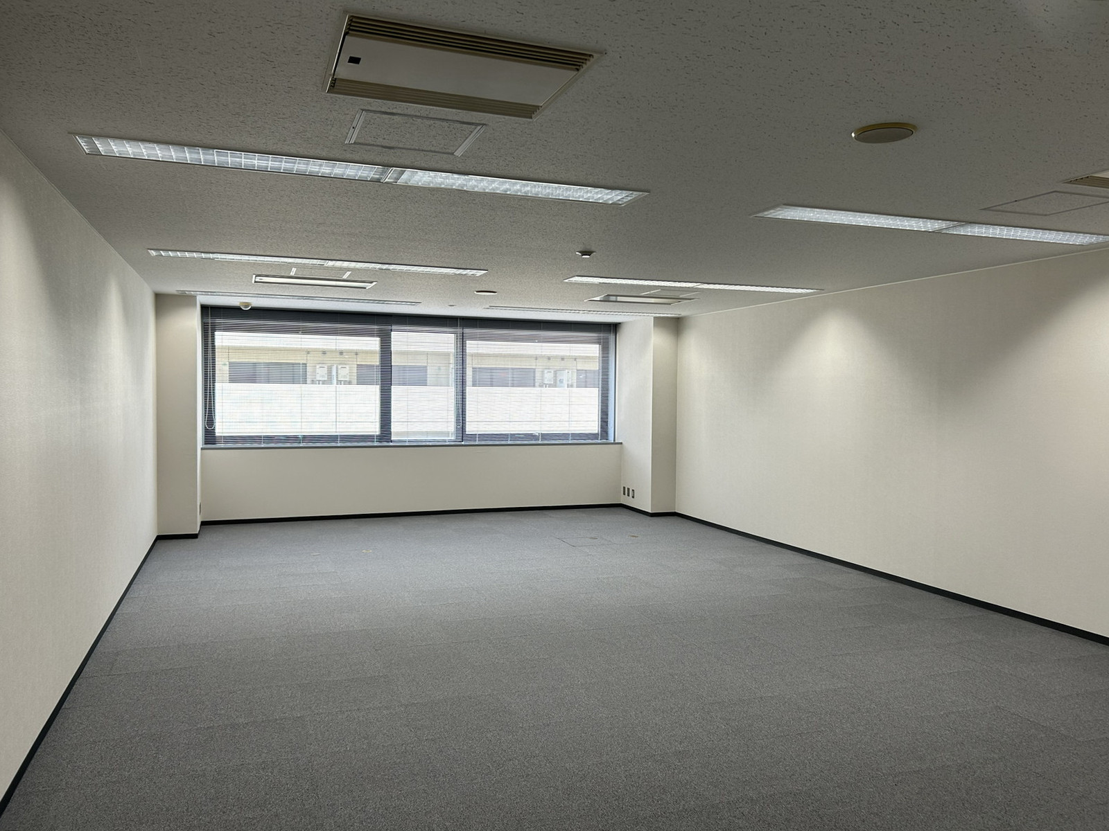 オフィス室内参考画像(4階)