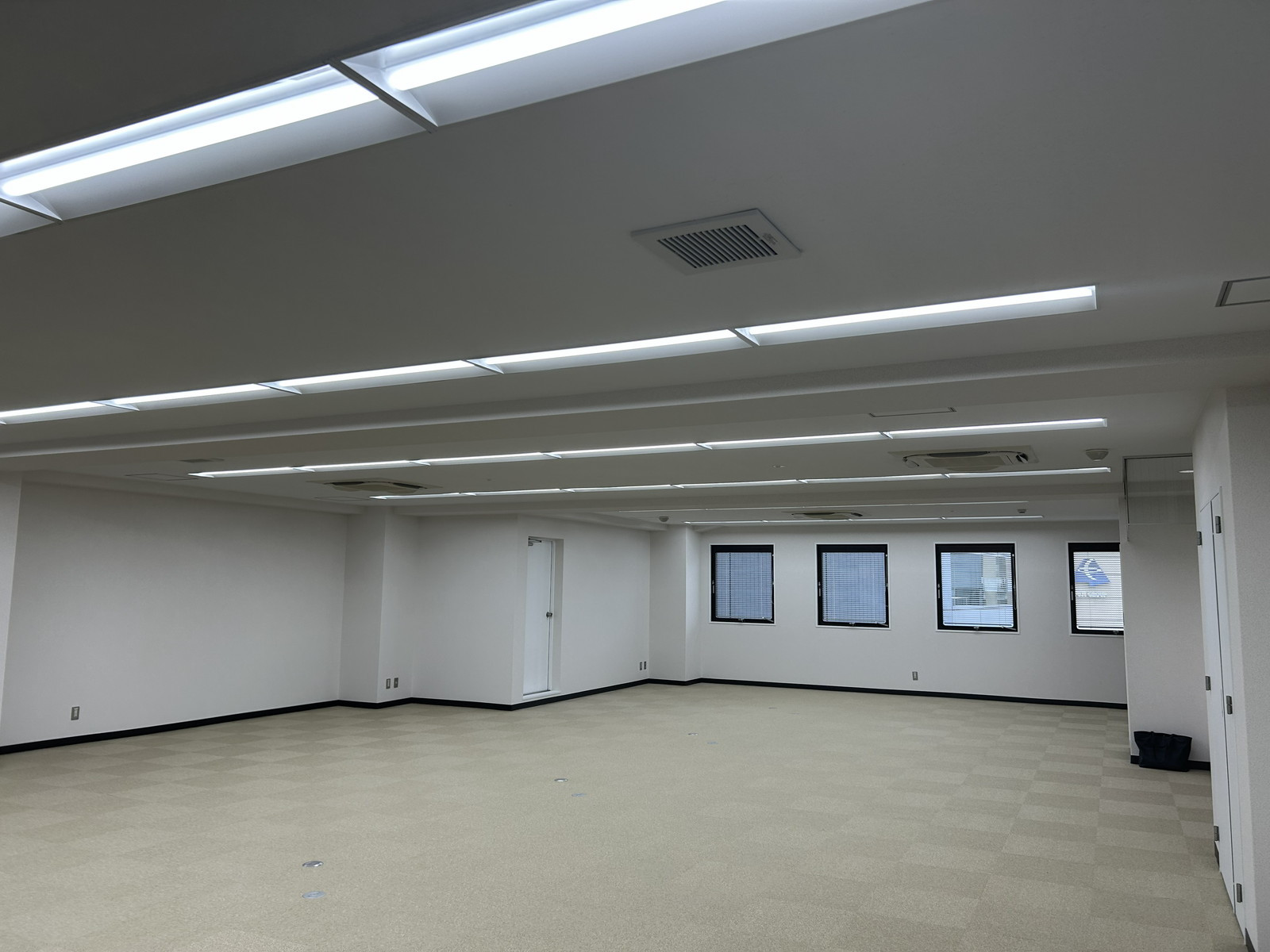 オフィス室内参考画像