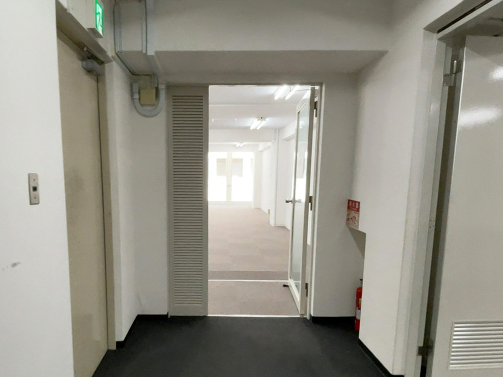 貸室出入口