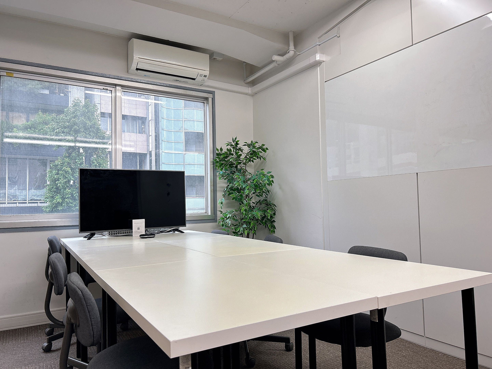 ROOM1