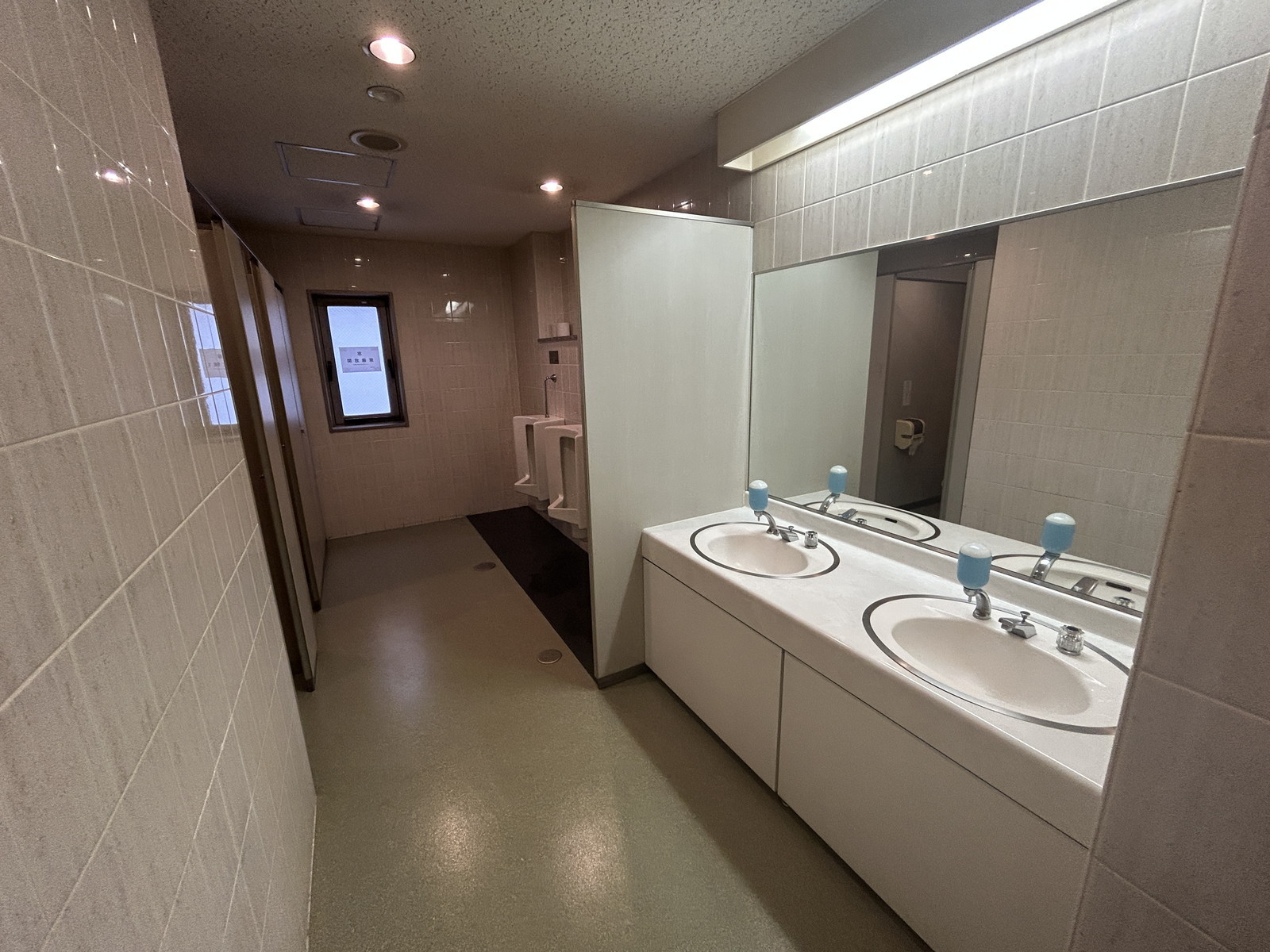 男性用トイレ全体の様子