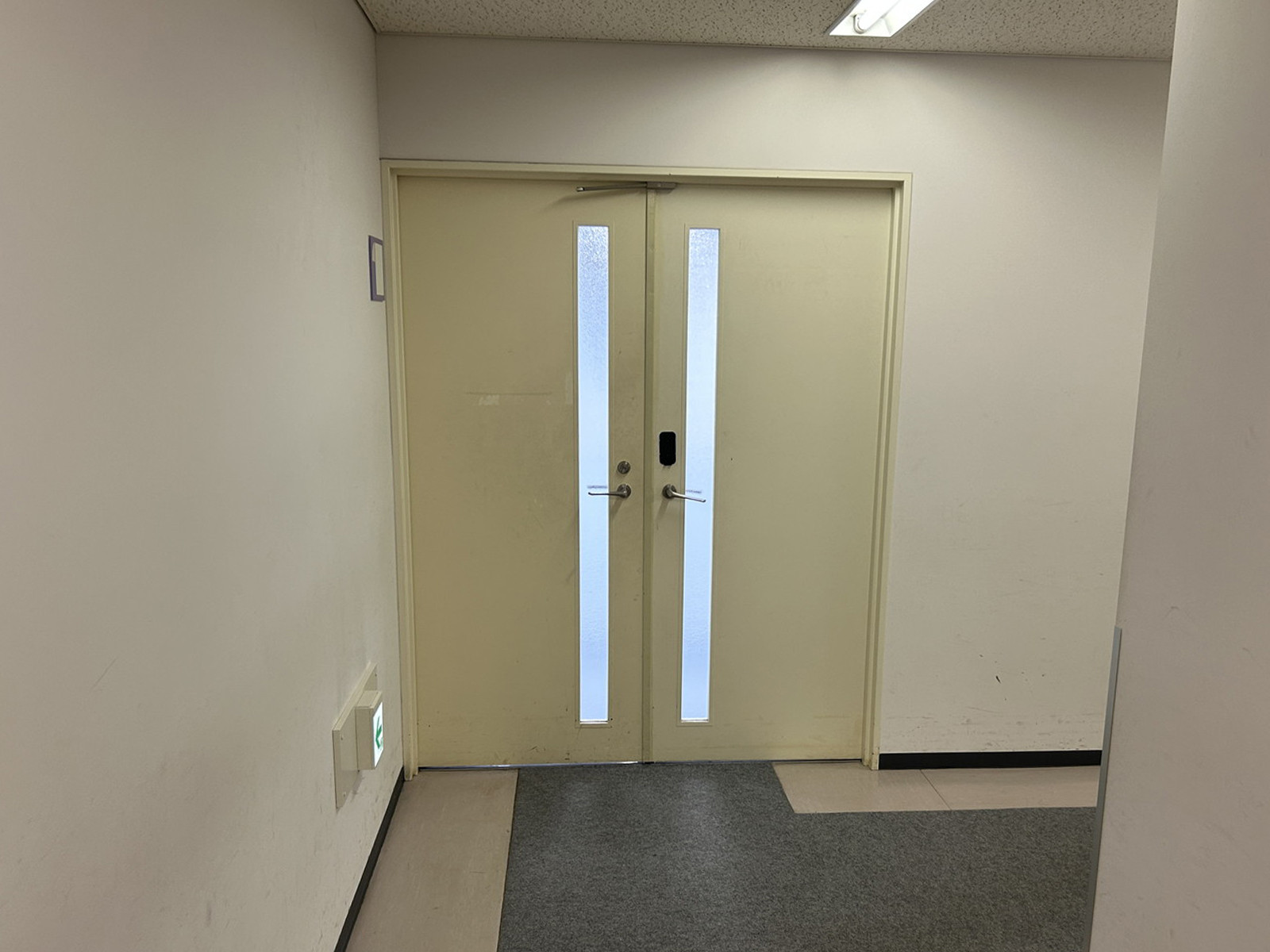 貸室出入り口
