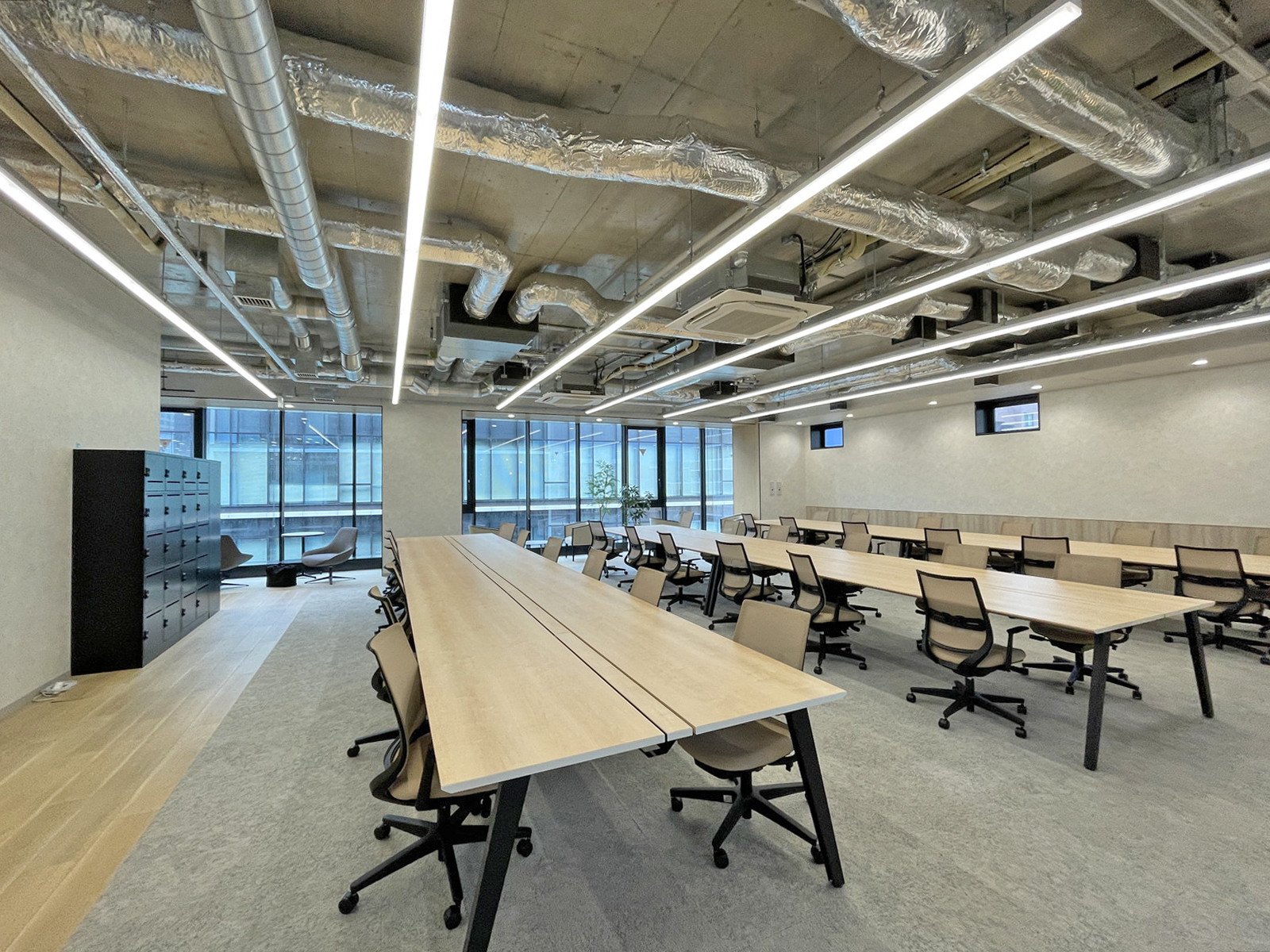 オフィス室内参考画像(8階・約89坪)