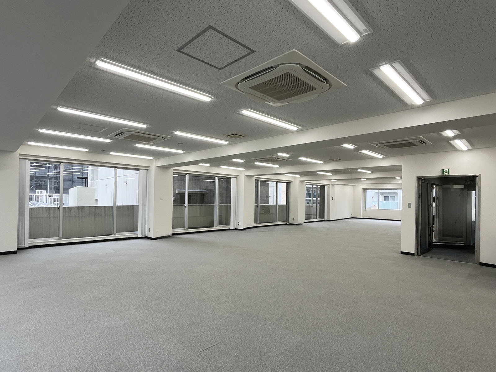 別角度の様子