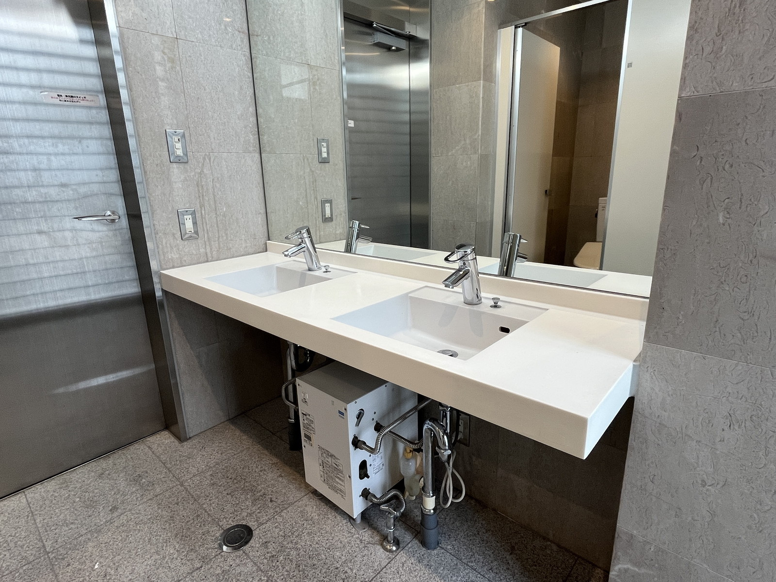 女性用トイレ洗面台