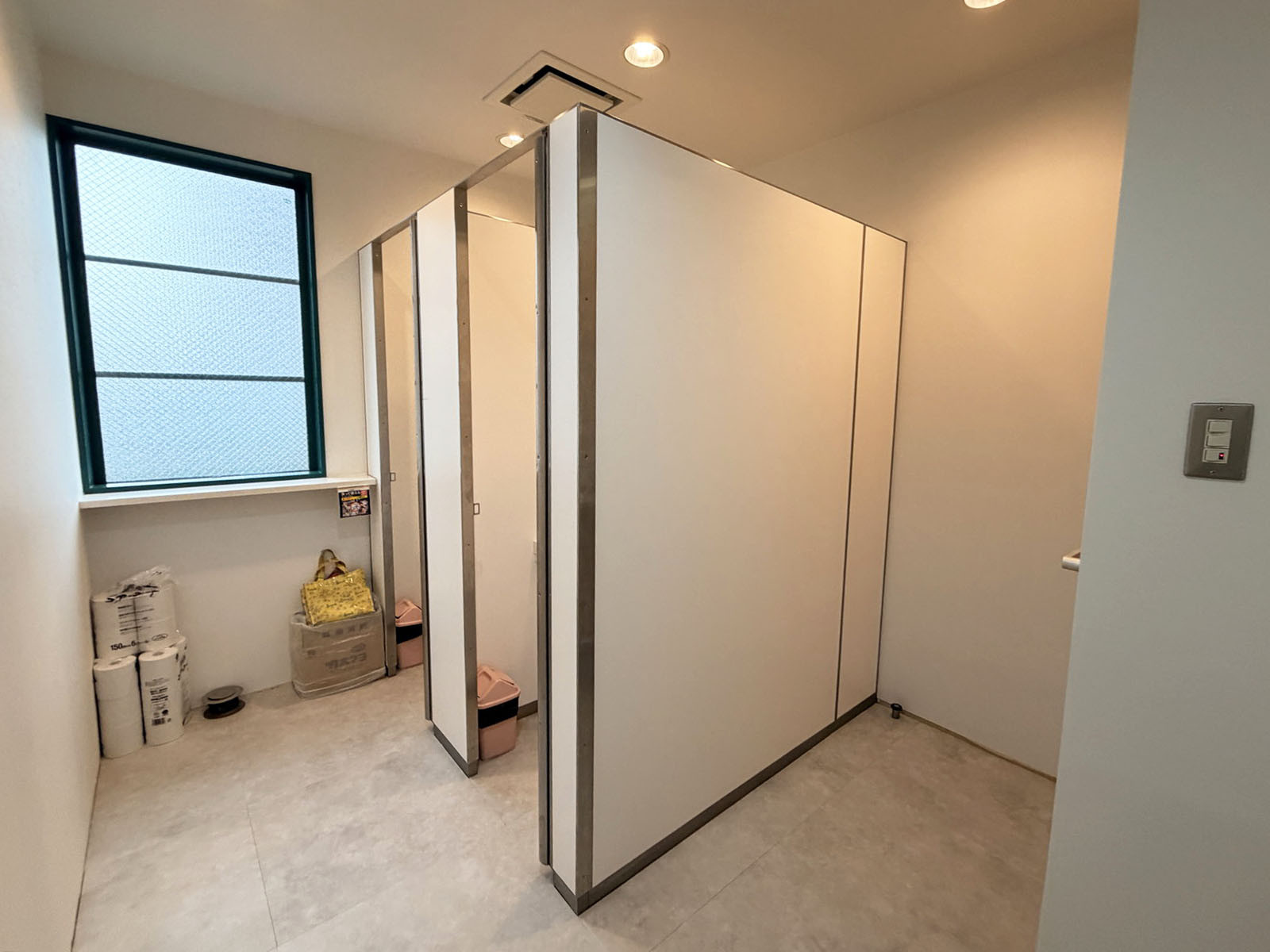 女性用トイレ全体の様子(個室2室)