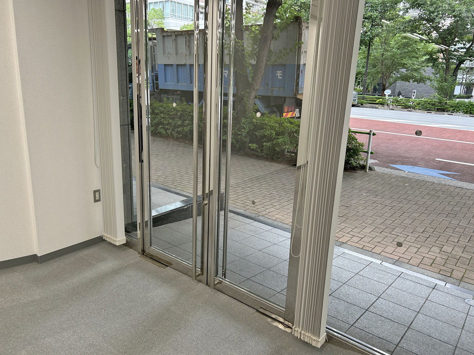 貸室出入口