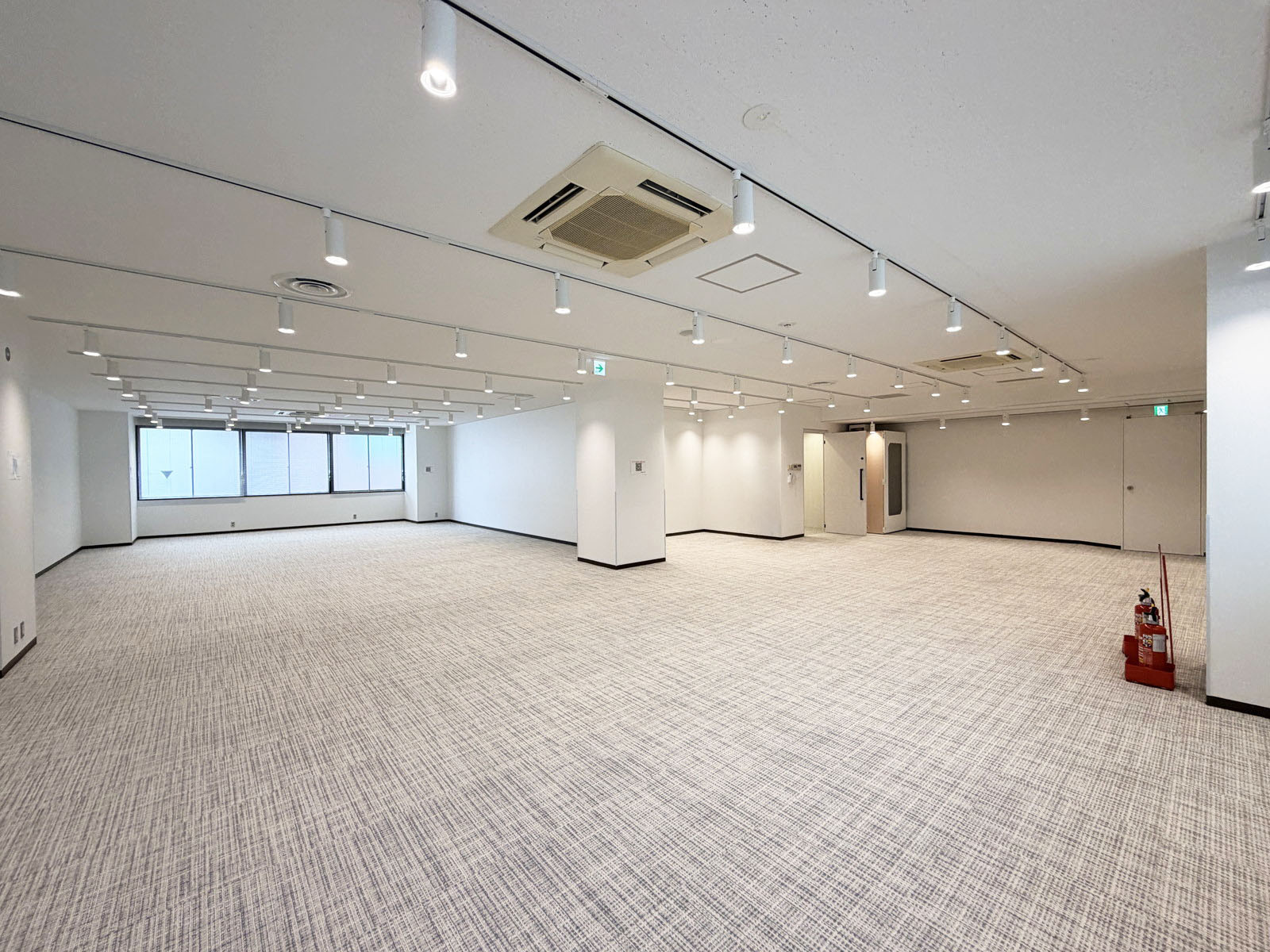 オフィス室内参考画像(8階・約61坪)