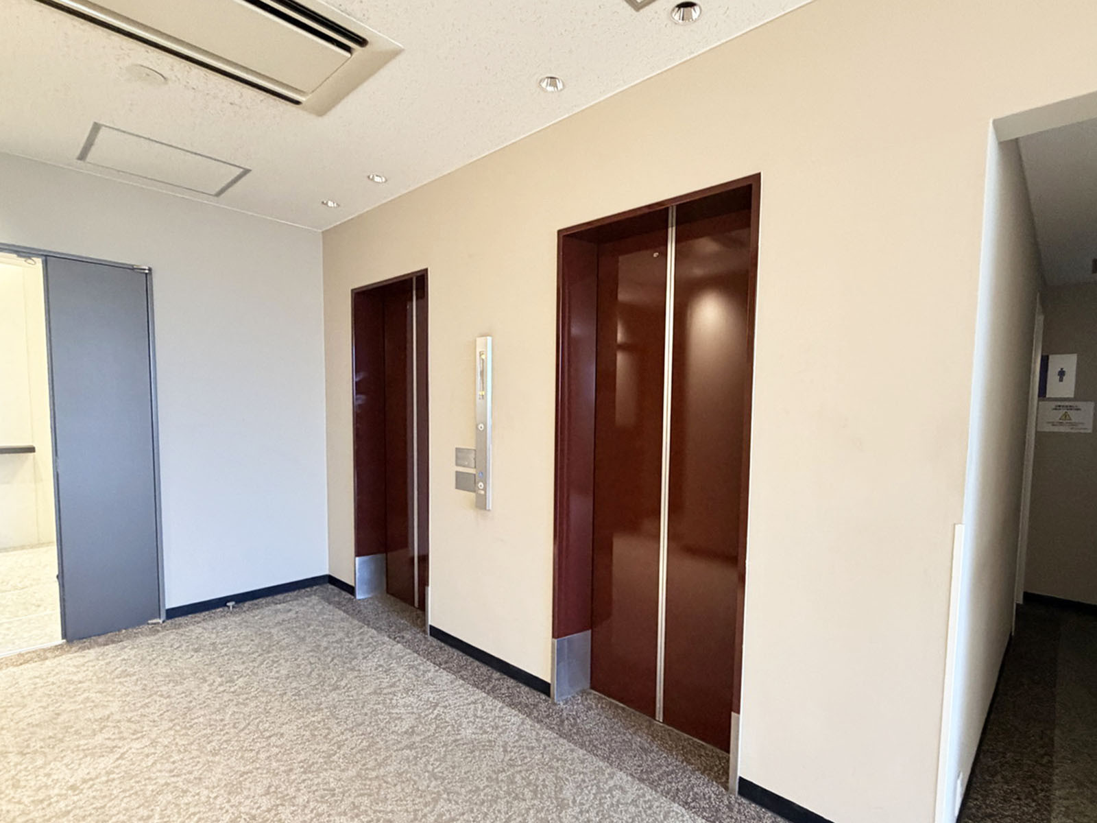 エレベーター(2基)