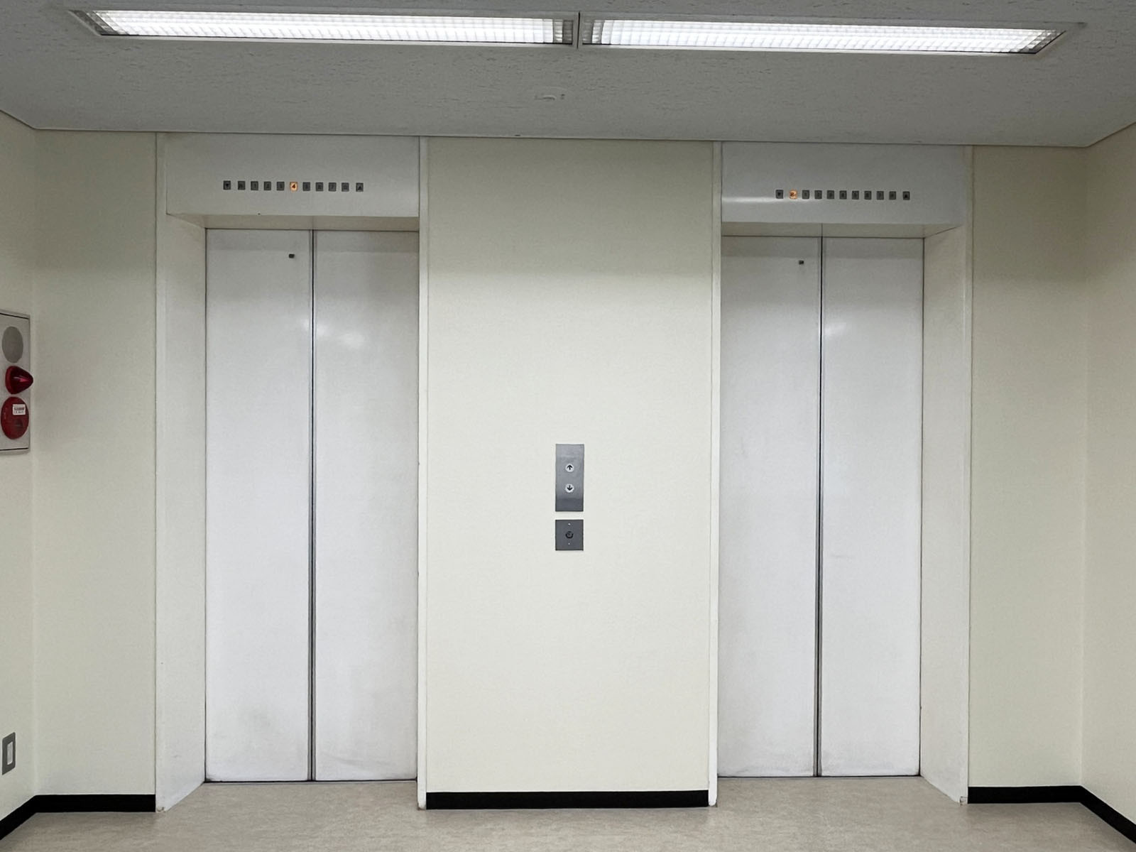 エレベーター(2基)