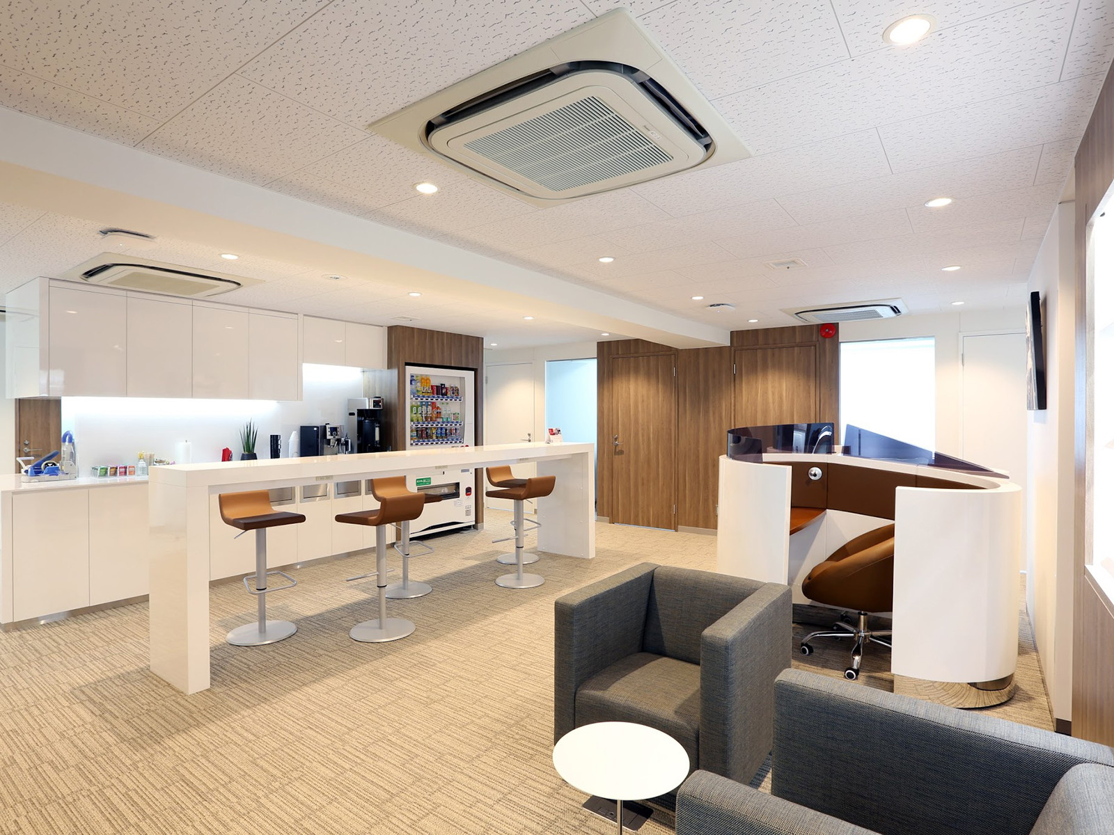 ラウンジ