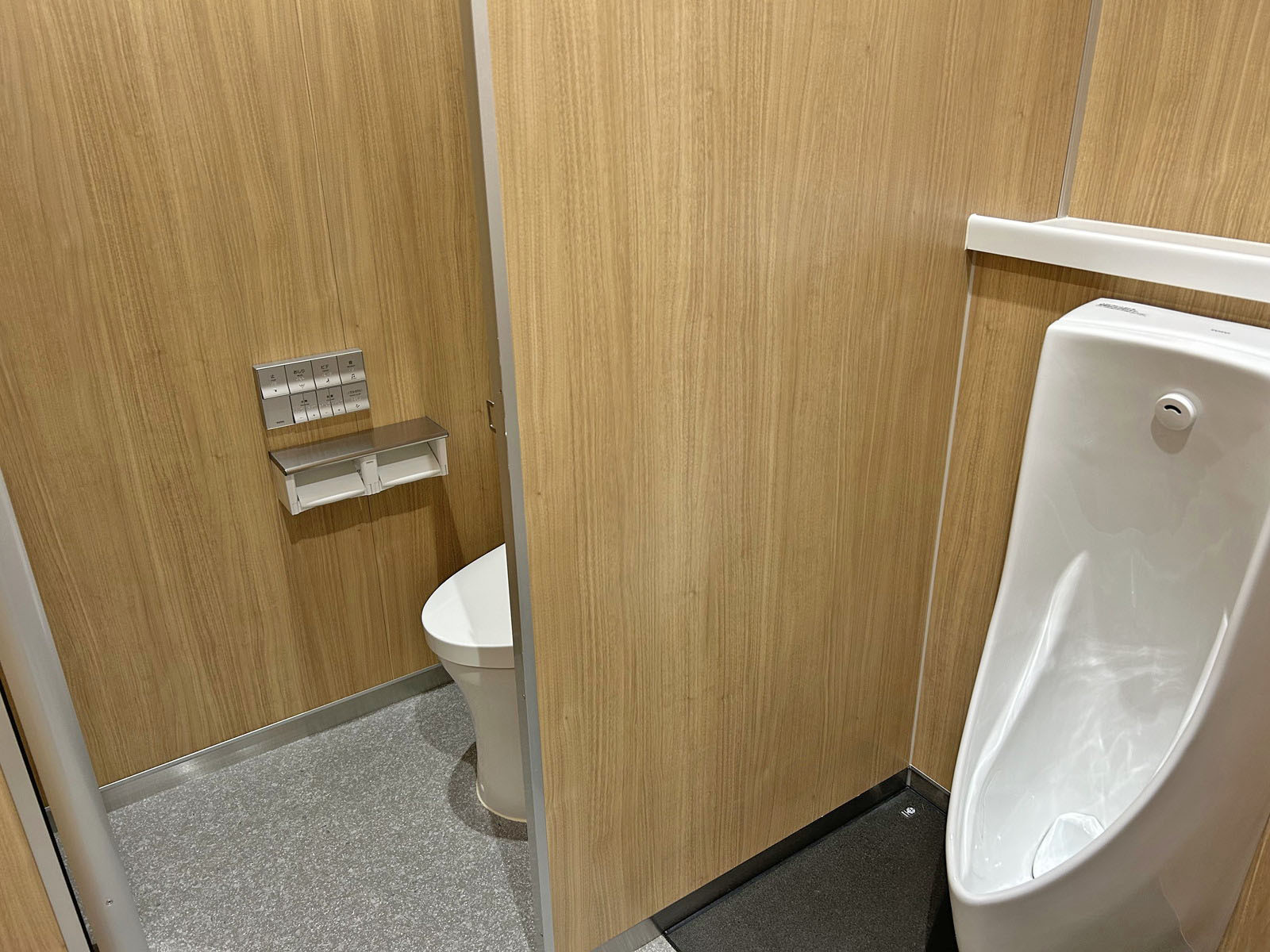 男性用トイレ