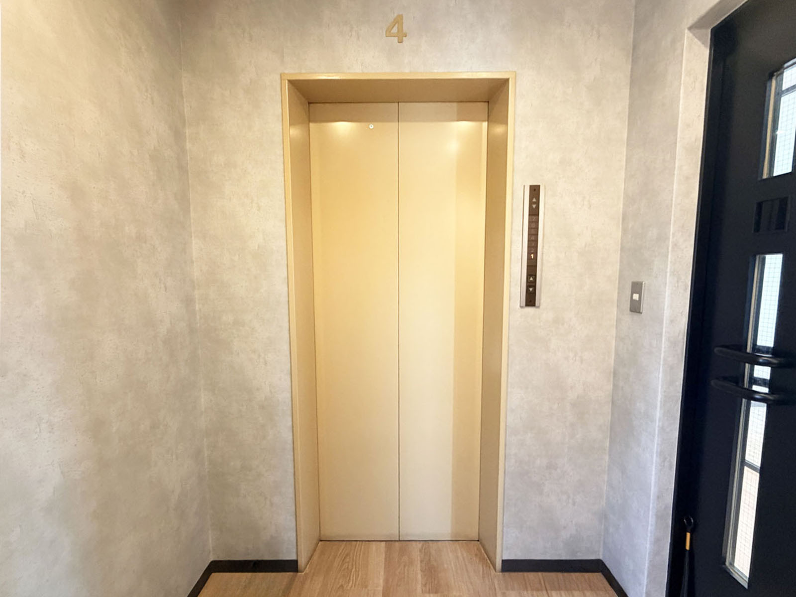 エレベーター(1基)