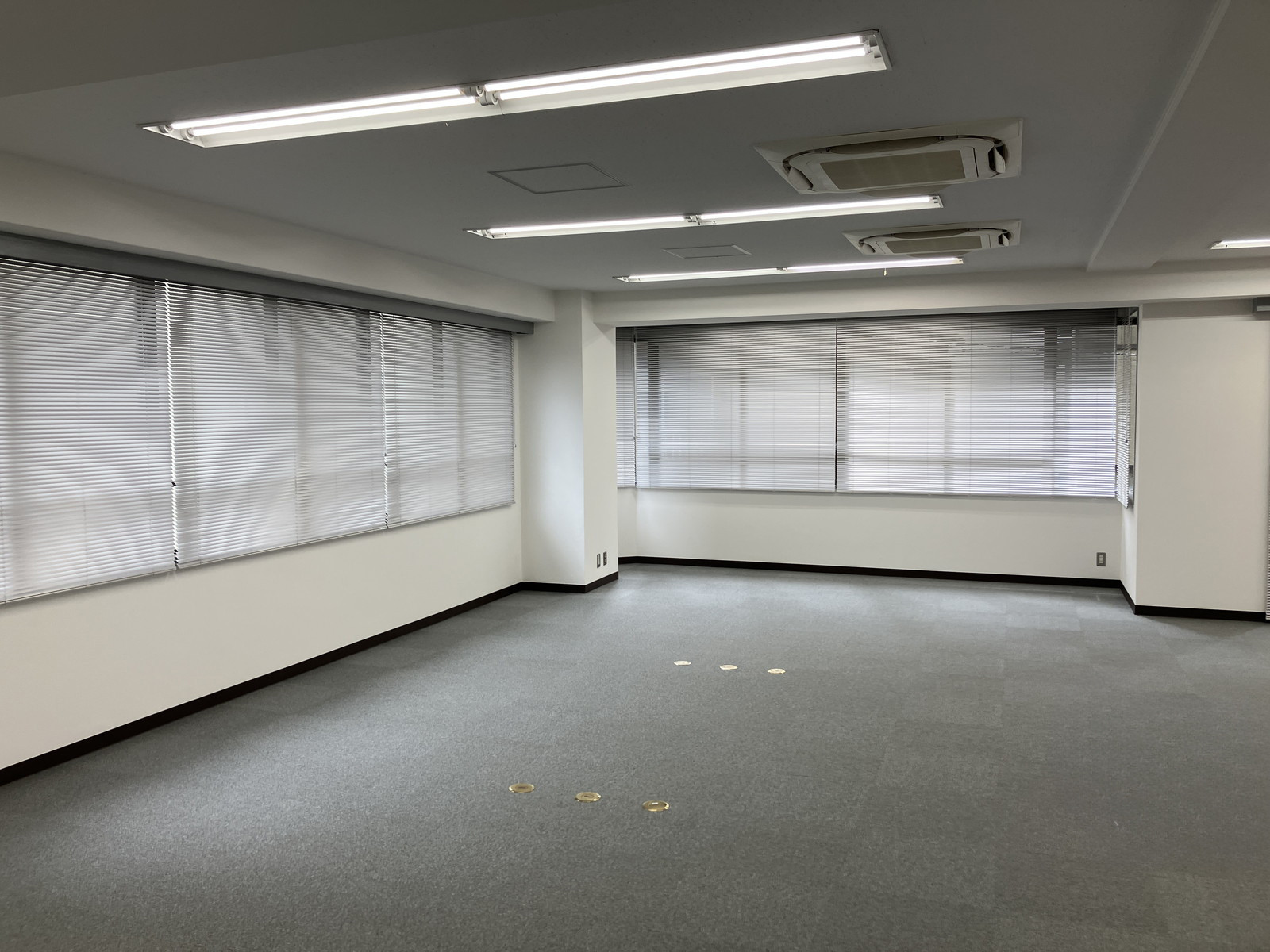 オフィス室内参考画像