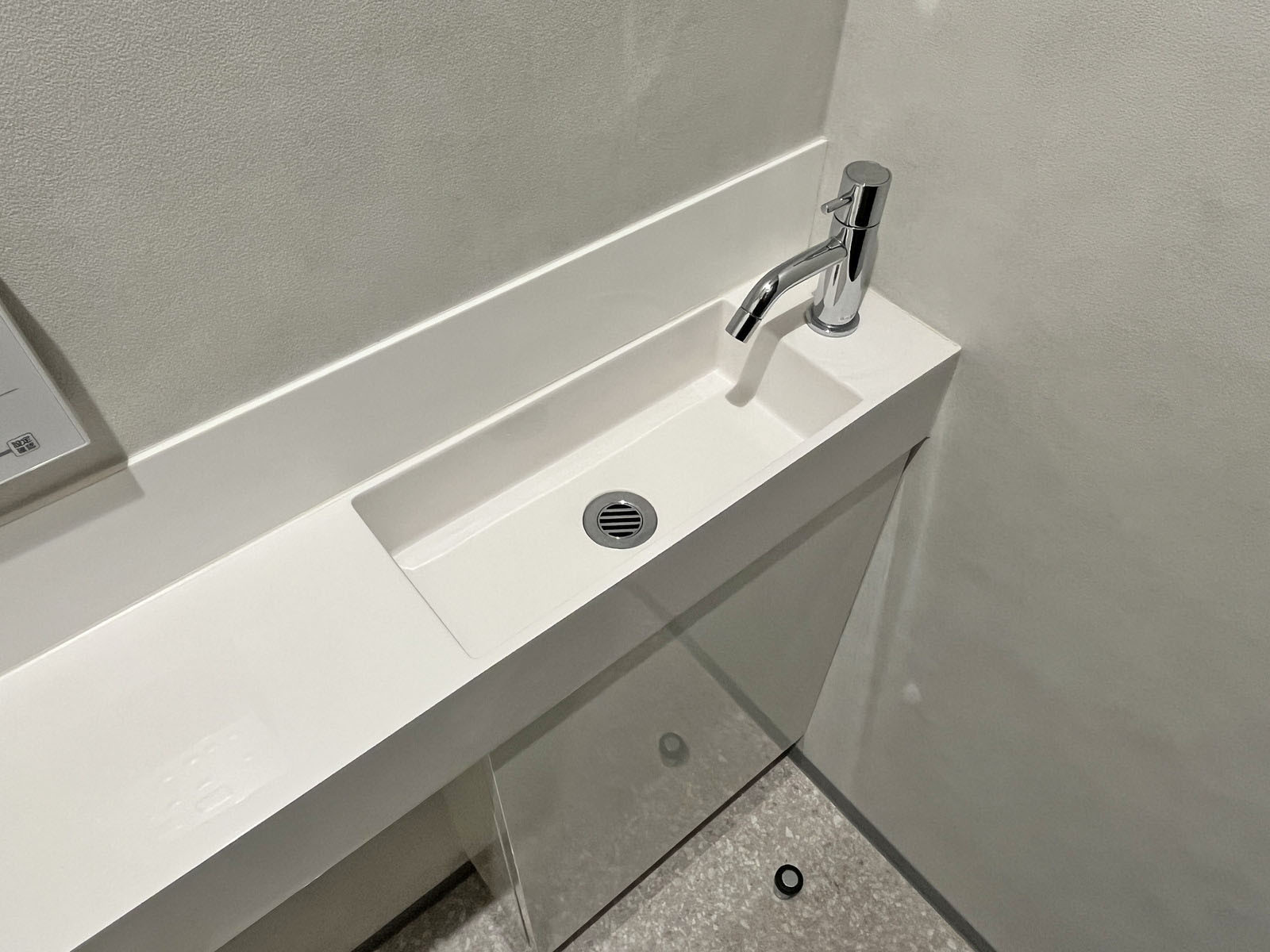 男性用トイレ洗面台