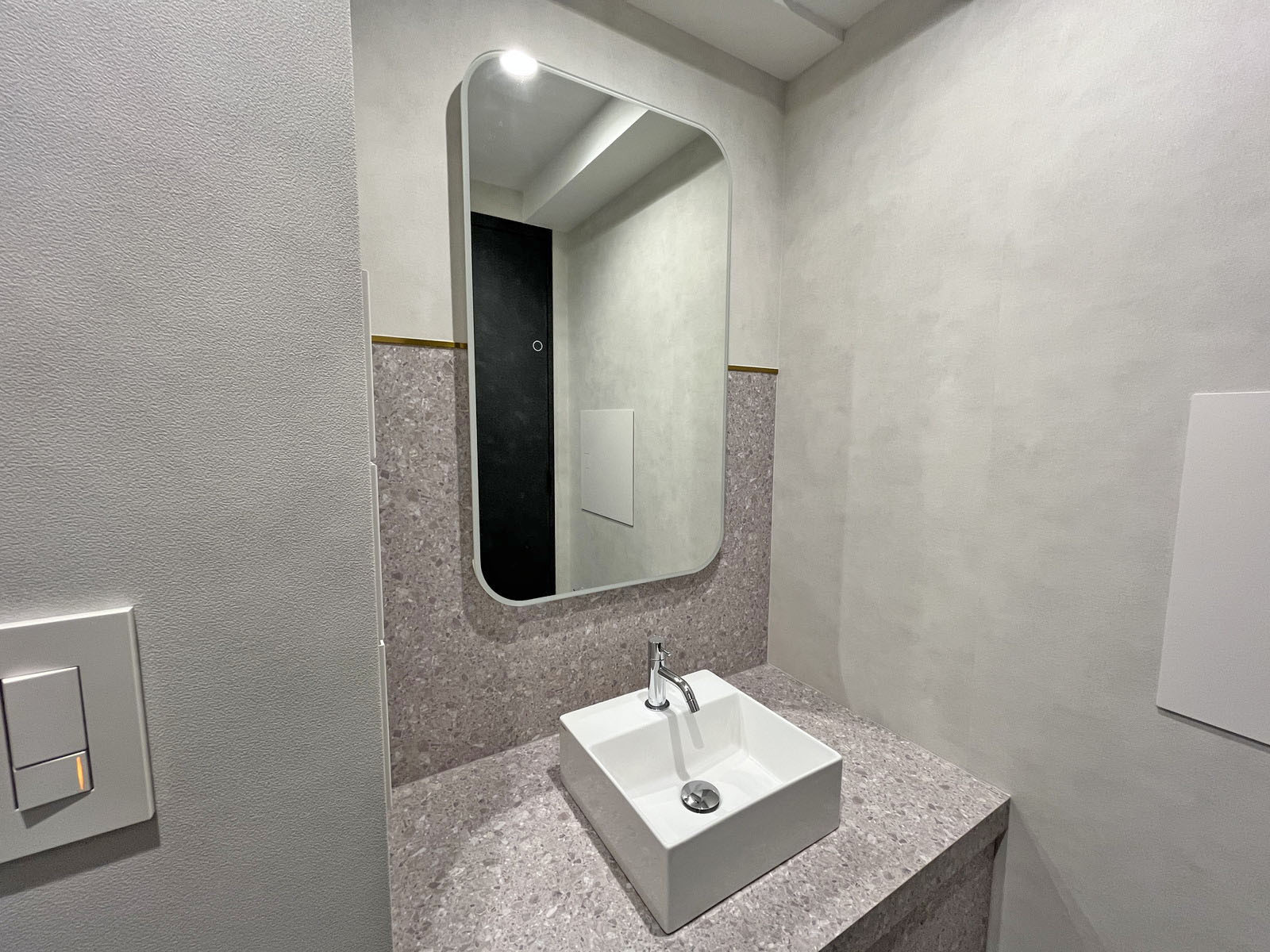 女性用トイレ鏡