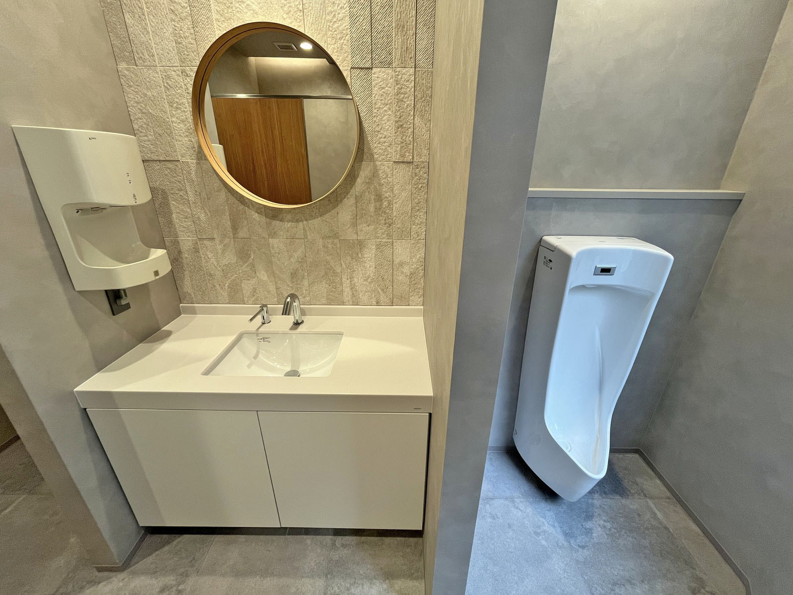 男性用トイレ全体の様子