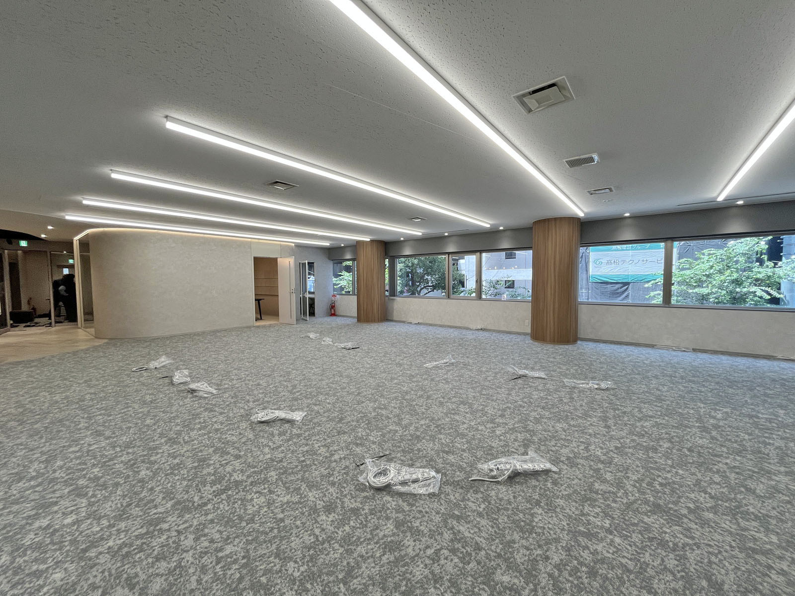 奥貸室側から見た室内