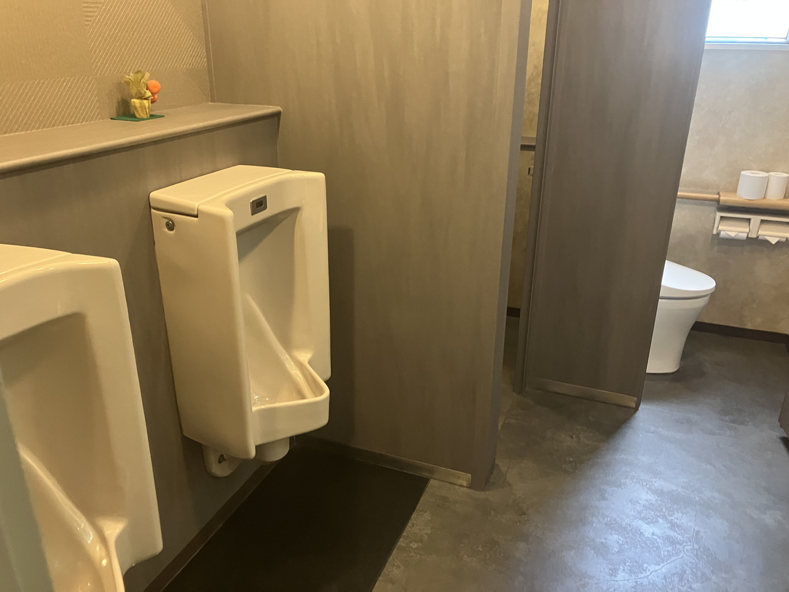 男性用トイレ全体の様子