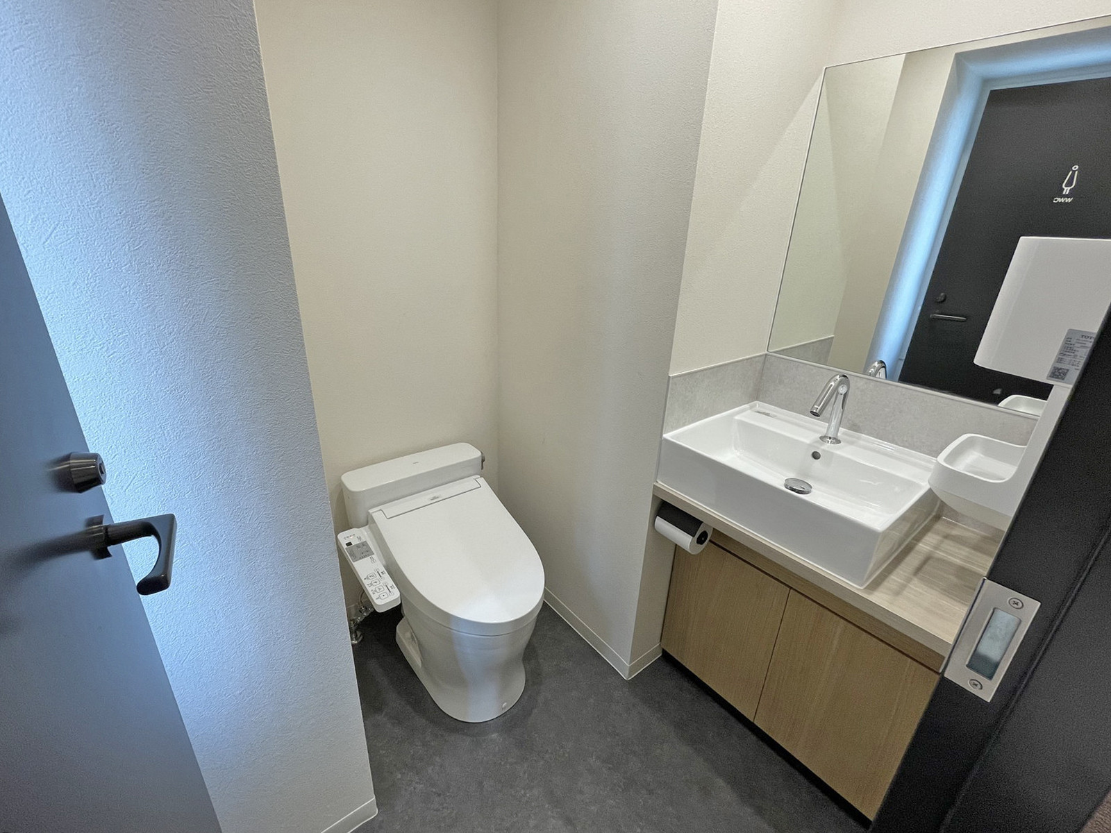 女性用トイレ全体の様子(個室1室)