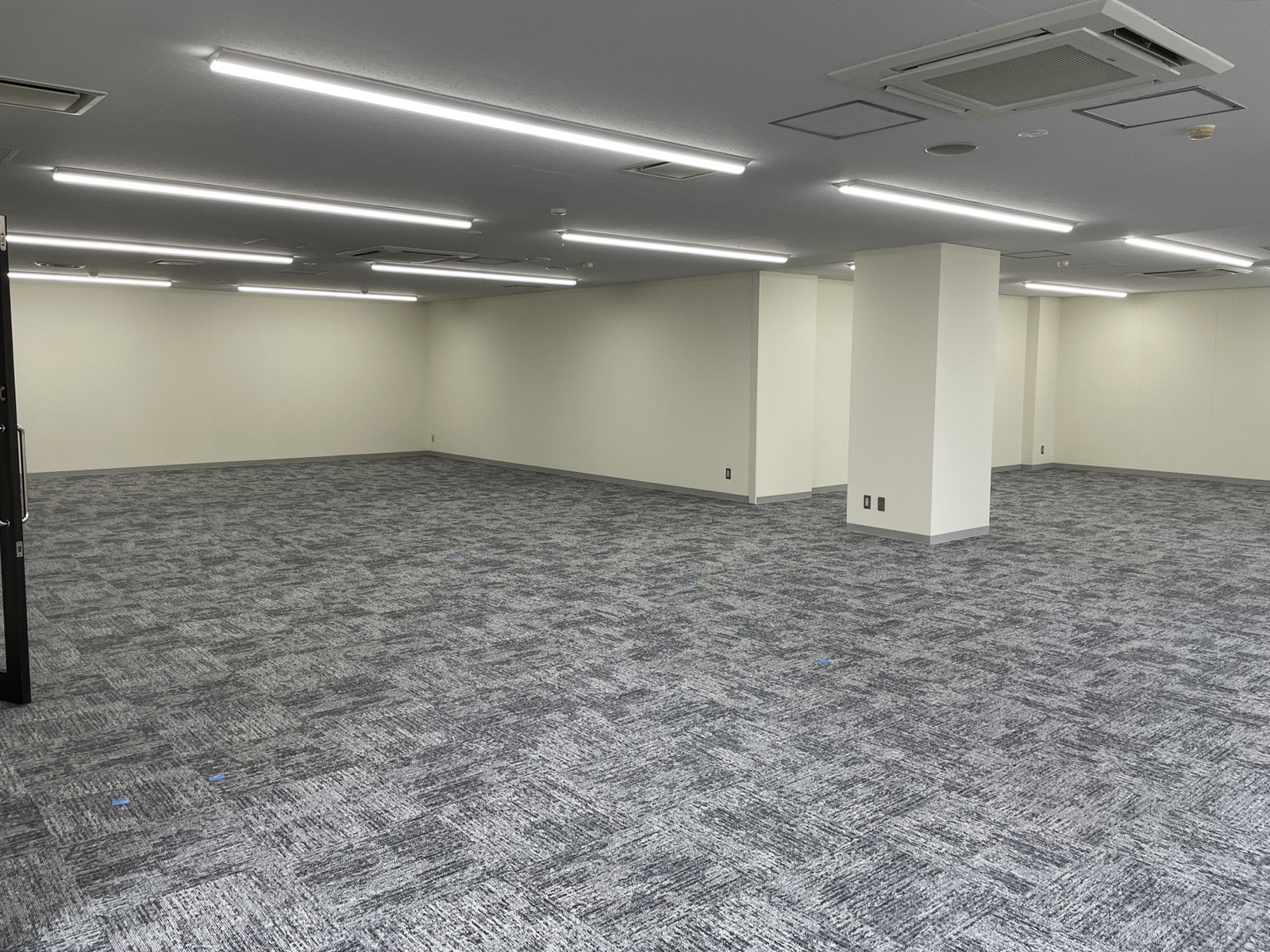 室内角からの様子