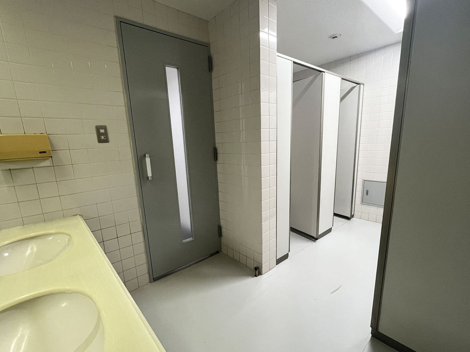 女性用トイレ全体の様子(個室2室)