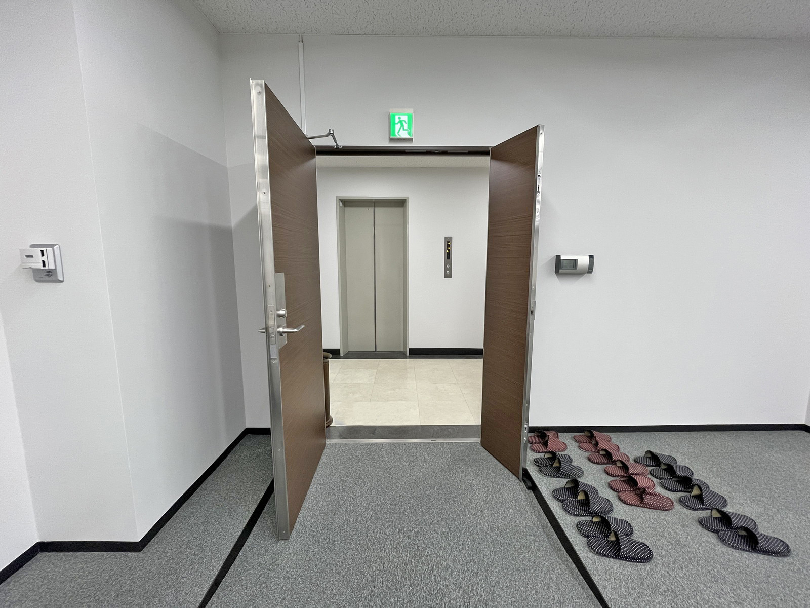 貸室出入口